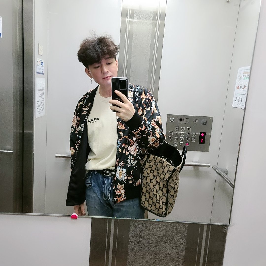 神童瘦下來後對自己更有自信，常常發自拍照跟大家分享。（翻攝神童IG）