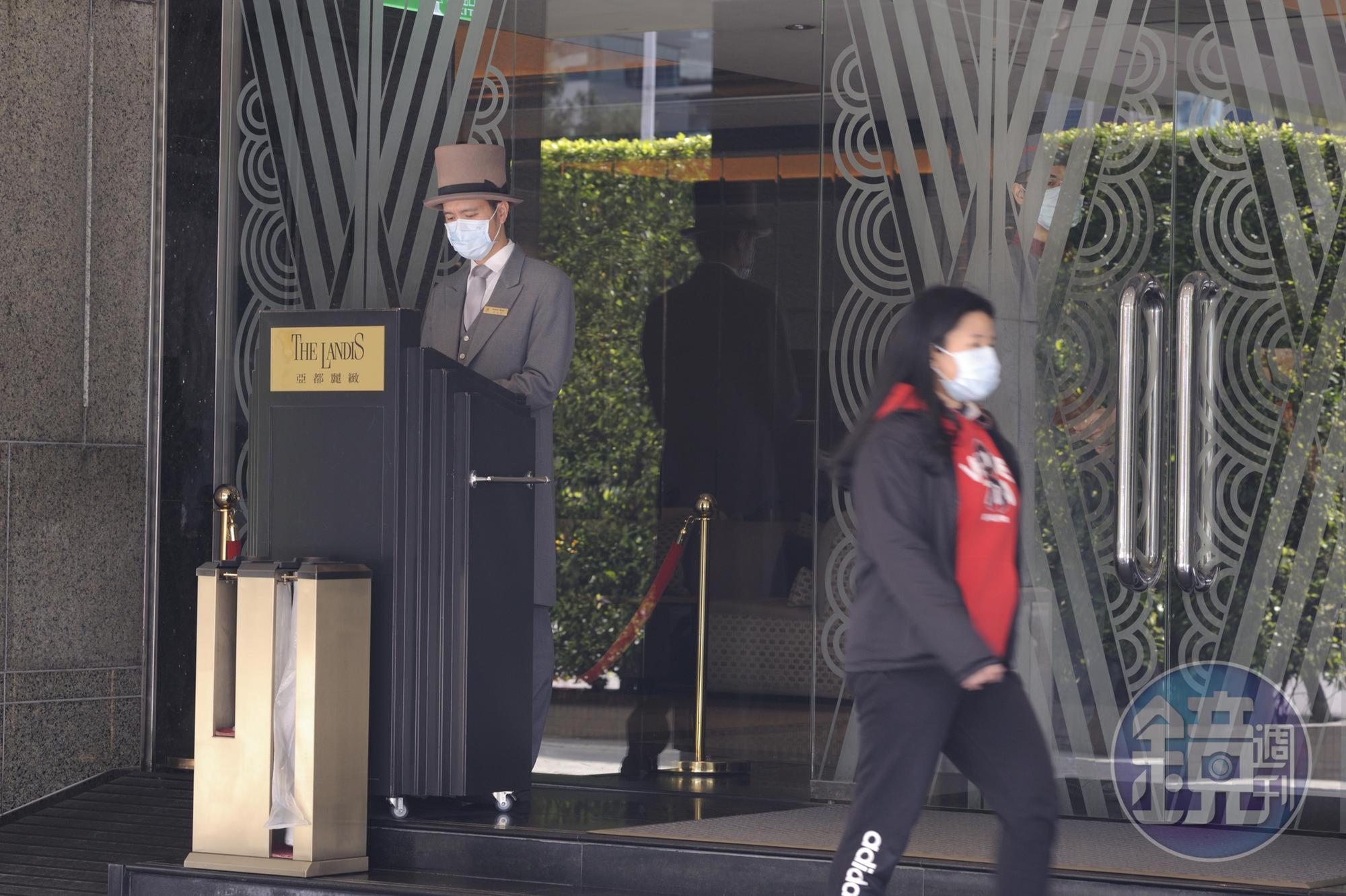 受疫情影響,亞都宣布旗下台中亞緻收攤,今又傳出員工將放無薪假。