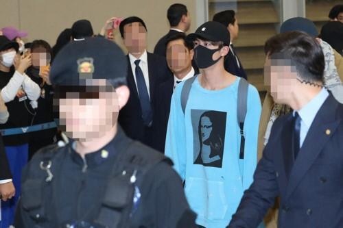韓國一名不肖男子以「人氣偶像團體戴的同款口罩」企圖詐騙韓幣33億元,近日遭到警方逮捕。(示意圖,翻攝自韓聯社)