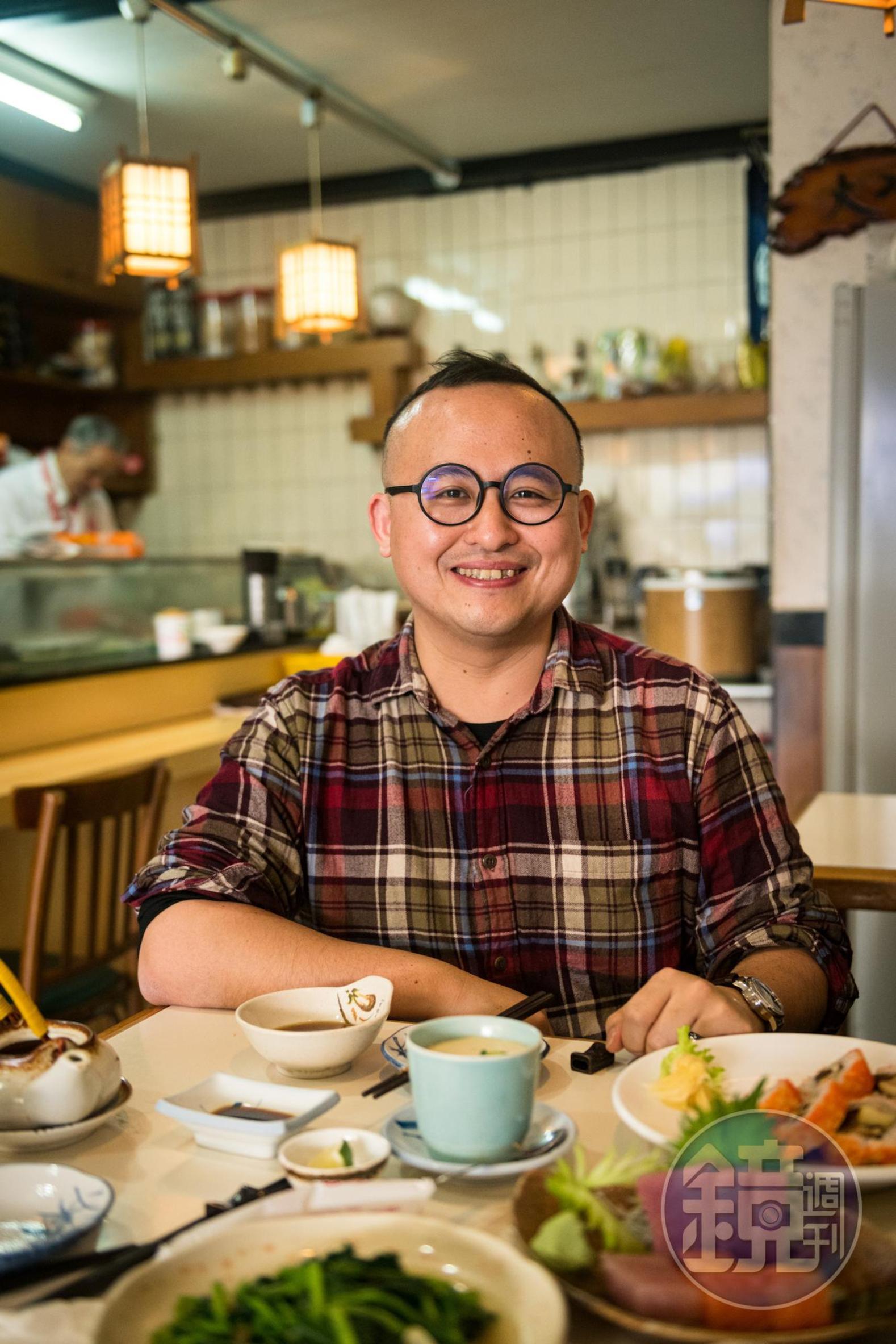 身兼插畫家、劇場導演的周宜賢（Ballboss）喜歡「清真恩德元餃子館」牛肉鍋的澎湃。