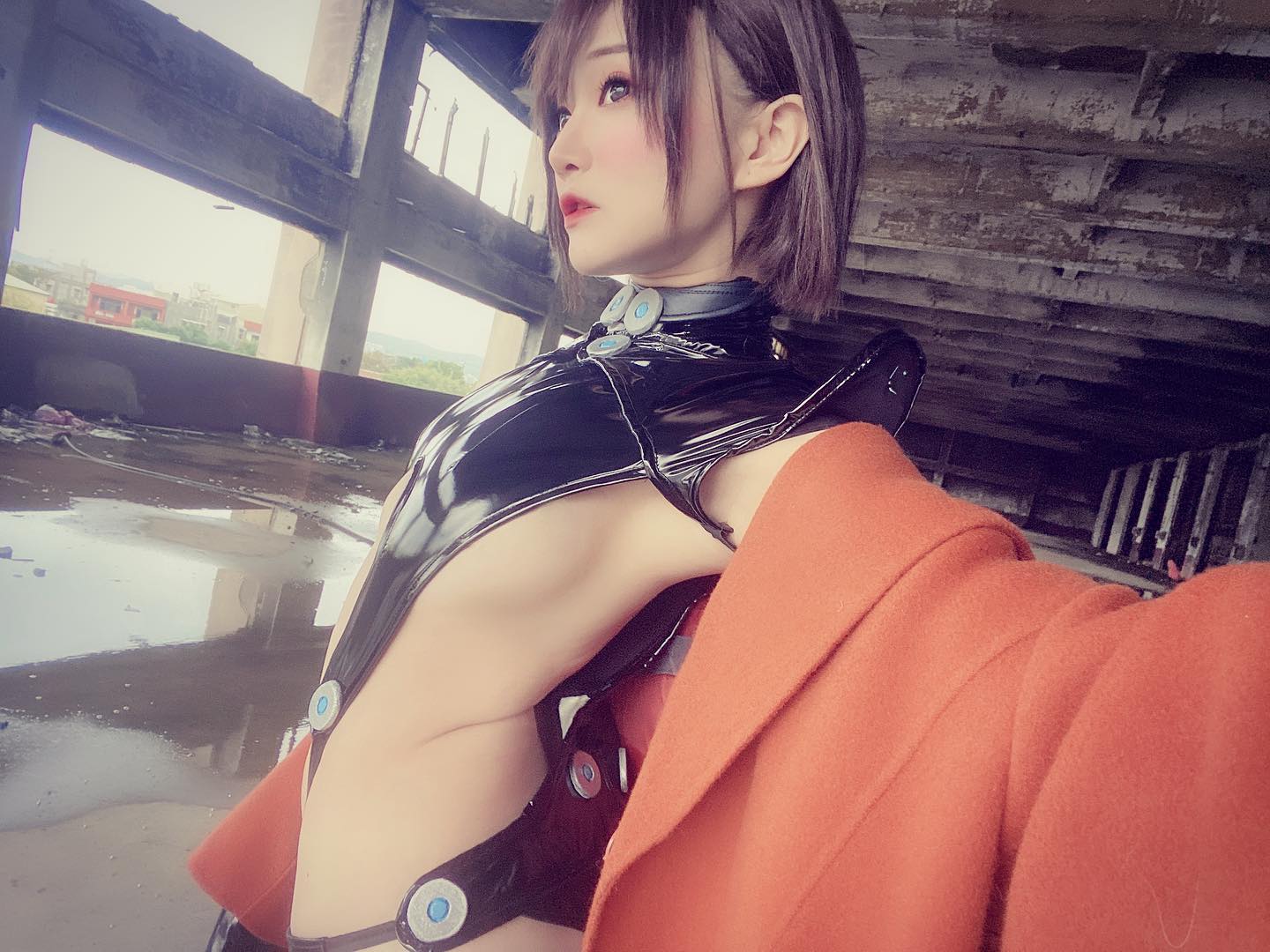 網路辣模周荀（DenKa）外型甜美，同時擁有傲人F罩杯，在網路上擁有超高人氣。（翻攝自周荀DenKa臉書）