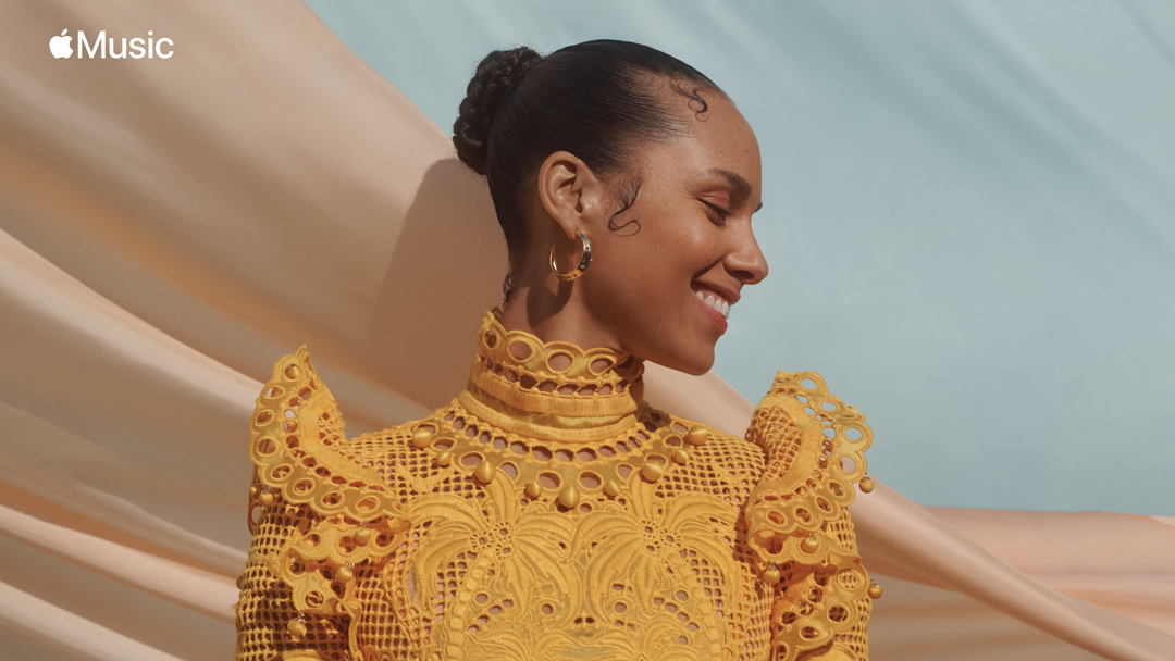 艾莉西亞凱斯提出未發表的新歌〈Underdog〉，與蘋果合作，讓大家親自體驗混音課程。（蘋果提供）