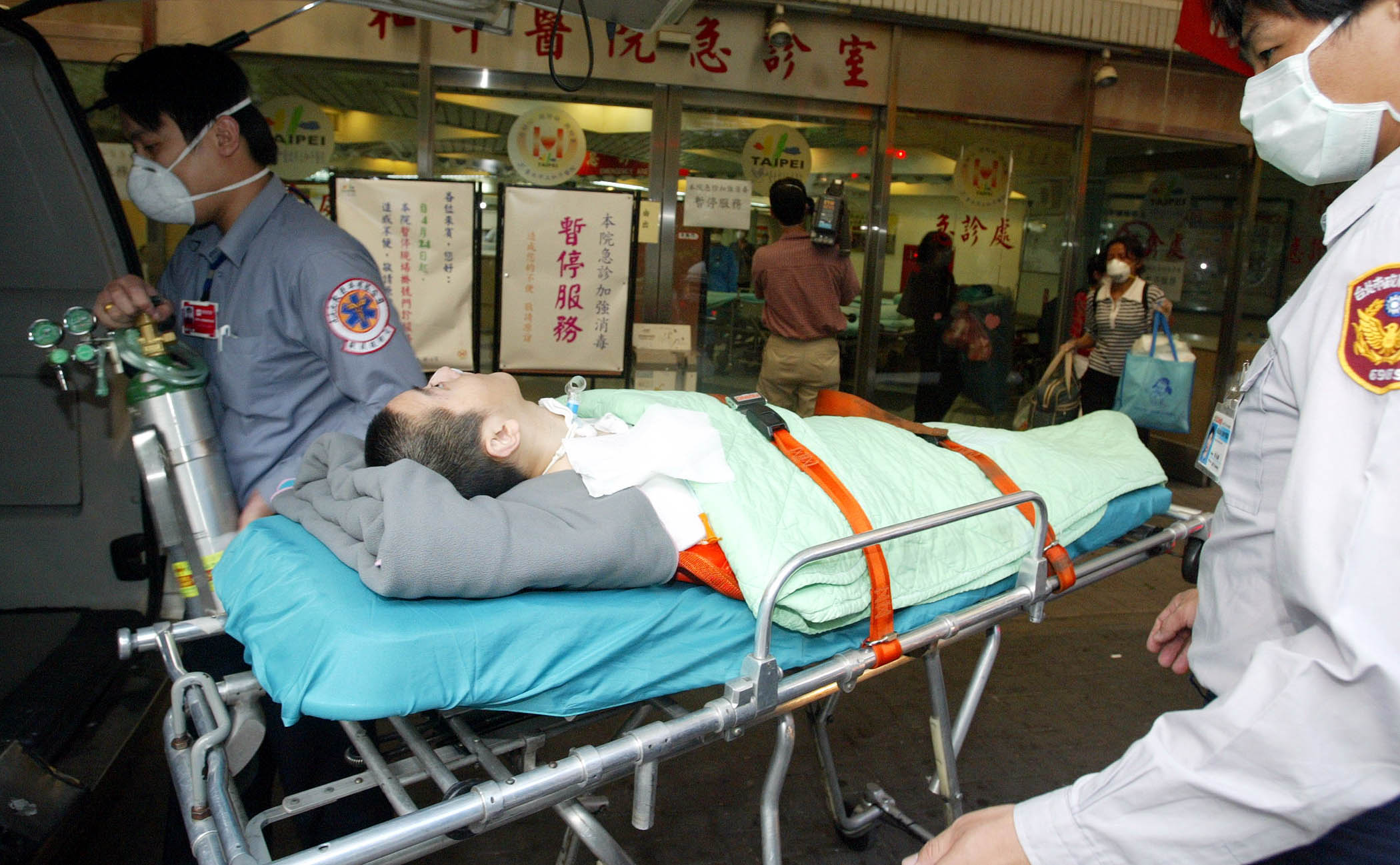 2003年SARS期間爆發和平醫院封院，當時台股重挫2成。（中央社）