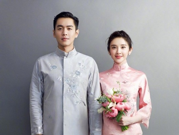 唐藝昕（右）、張若昀去年結婚，今（16日）首度證實懷孕。（翻攝自張若昀微博）