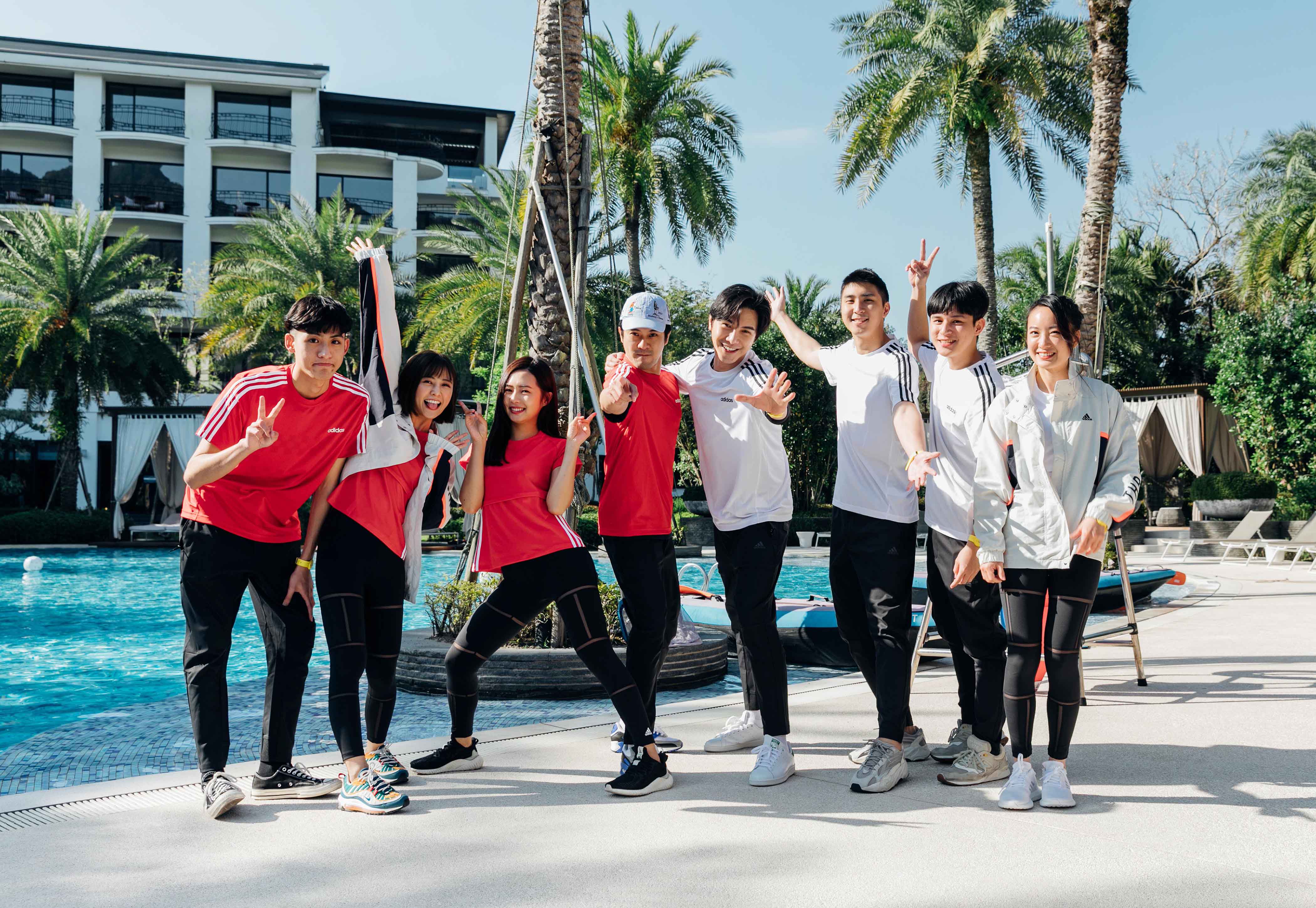 謝佳見、大元、簡廷芮（Dewi）、顏毓麟等所屬的藝和創藝，全公司藝人加員工約20人，入住大溪WESTIN度假村，並分成紅白2隊對抗。（藝和創藝提供）