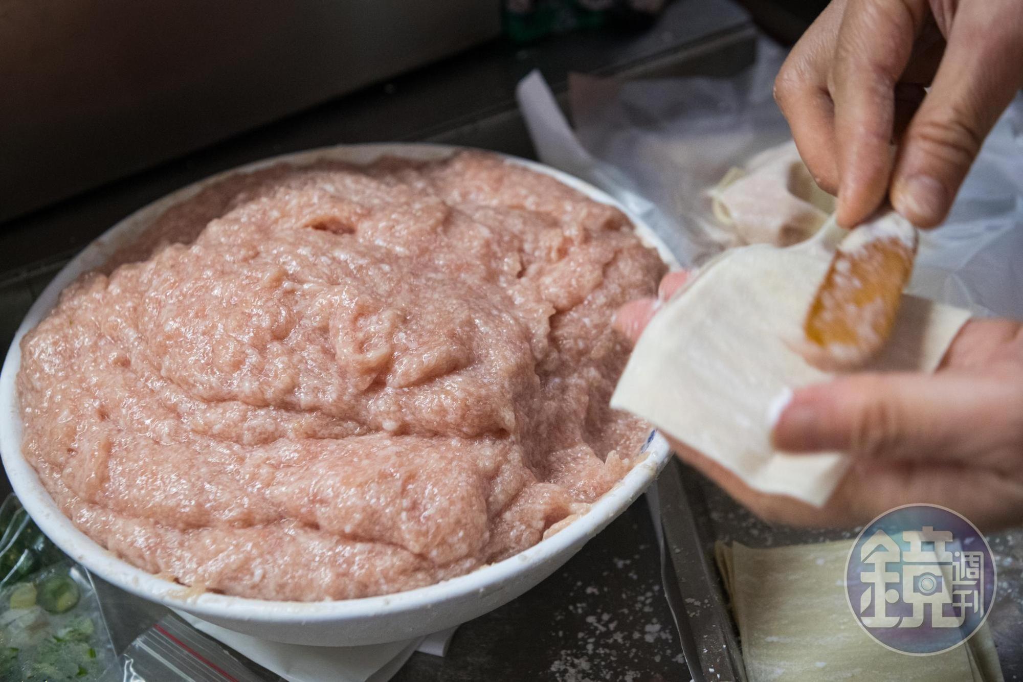 「顏記」的餛飩肉細皮薄,風味單純。