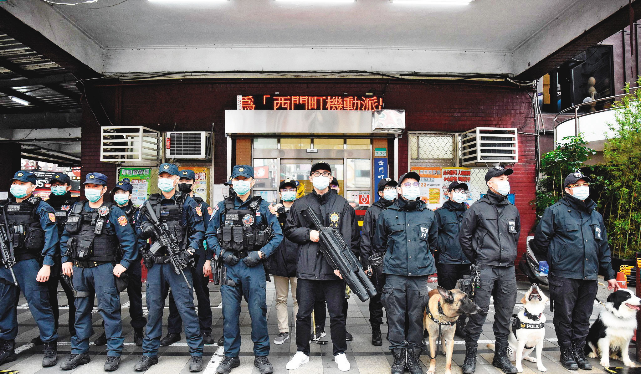 全台7萬警察大軍，目前已全面投入防疫工作。（翻攝台北波麗士IG）