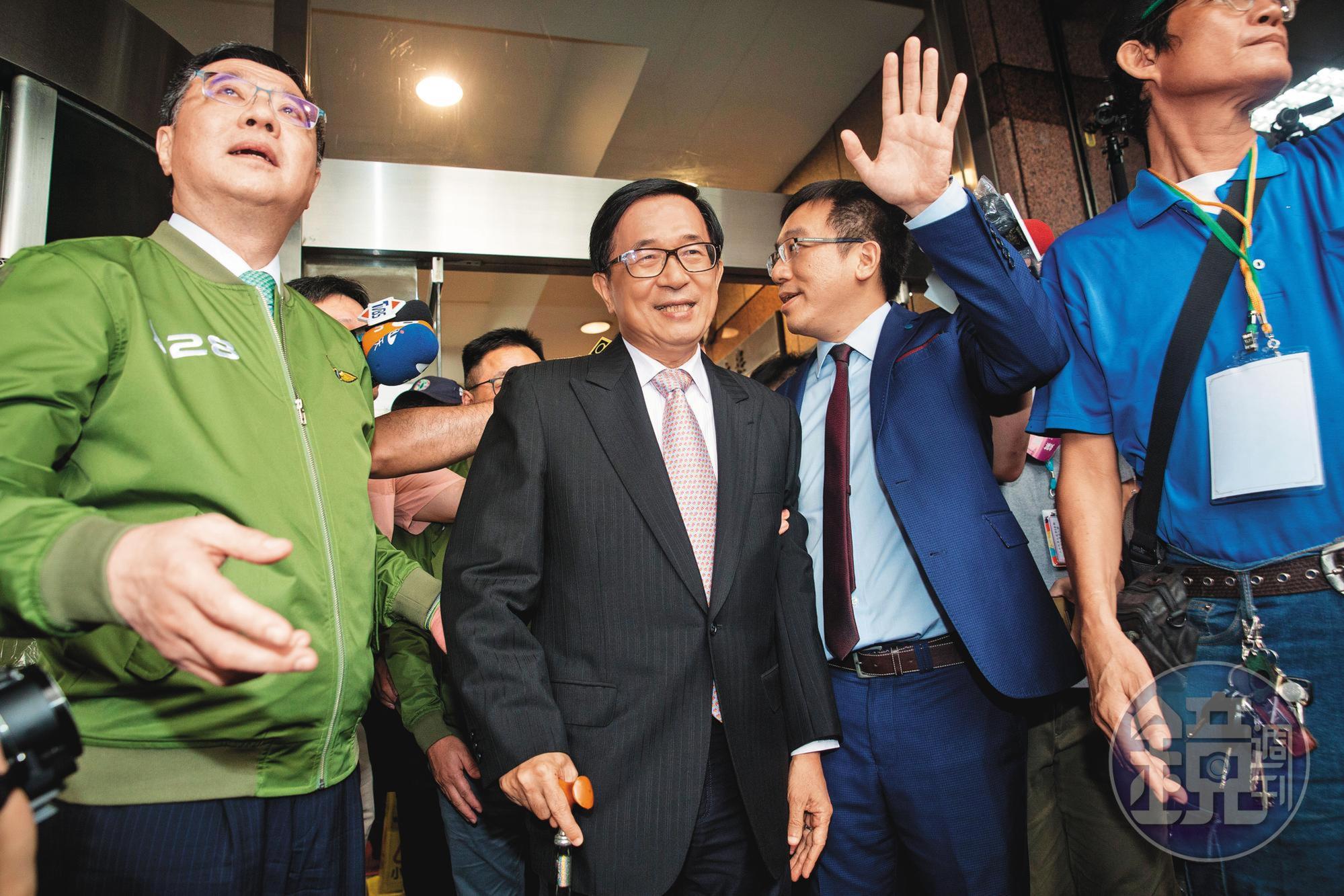 民進黨立委在新國會提救扁修法雙箭,為特赦前總統陳水扁鋪路。圖為扁去年9月28日出席民進黨黨慶活動。