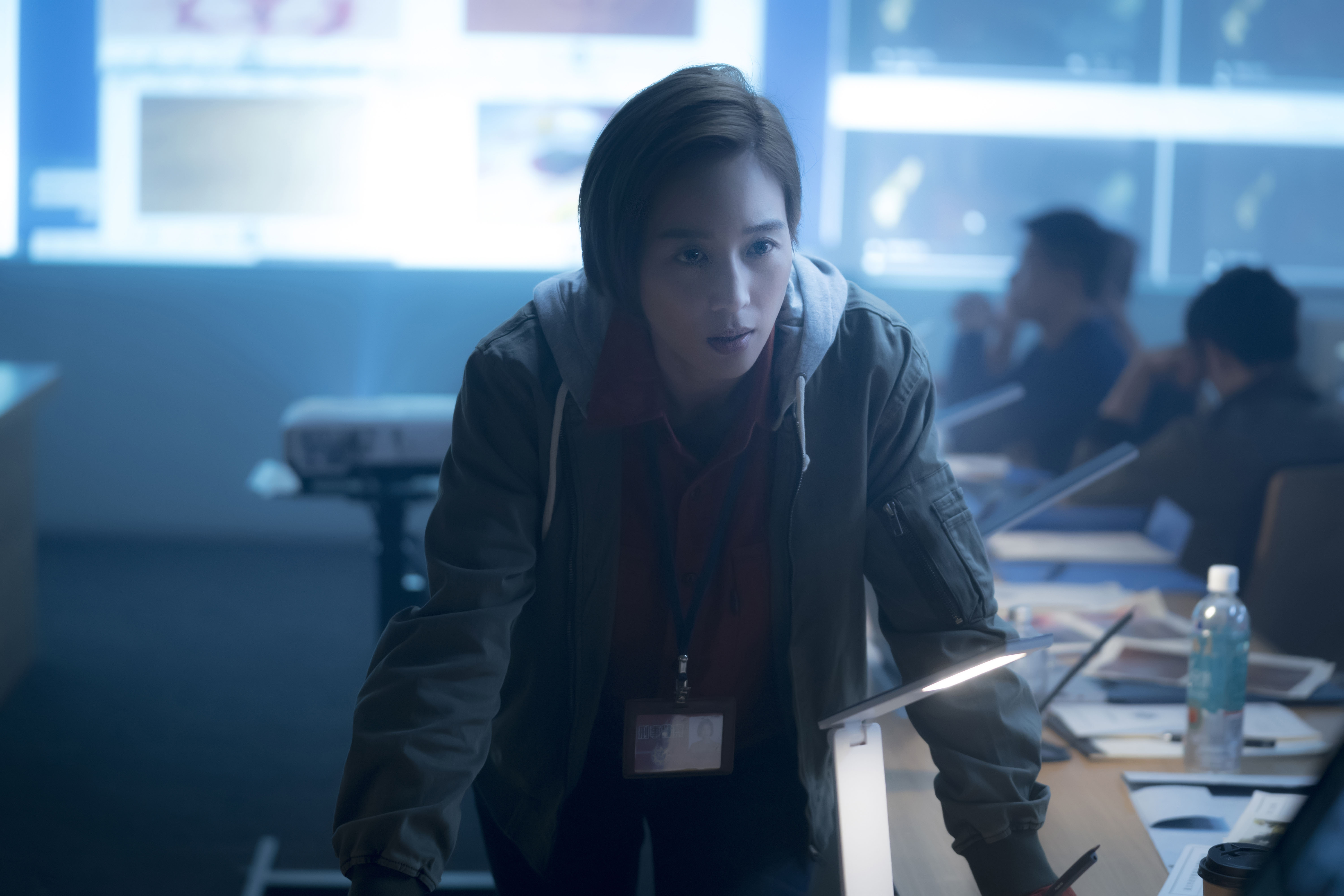 張鈞甯為程偉豪新片《緝魂》剪去留了多年，長達20公分的秀髮，造型俐落帥氣。（威視提供）