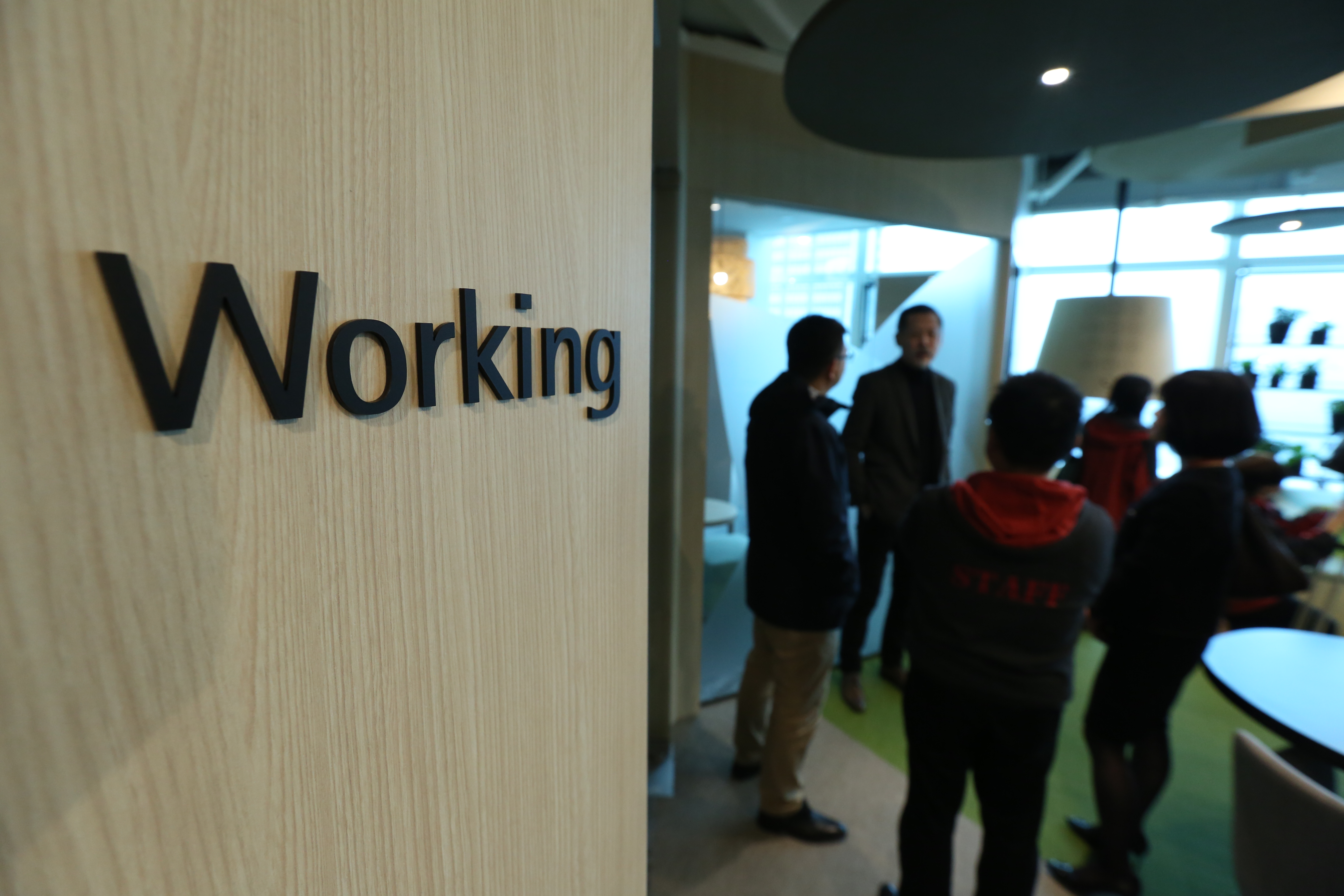 武漢肺炎疫情衝擊國內觀光、餐飲產業，不少企業放起無薪假。圖為示意圖，非相關當事人。