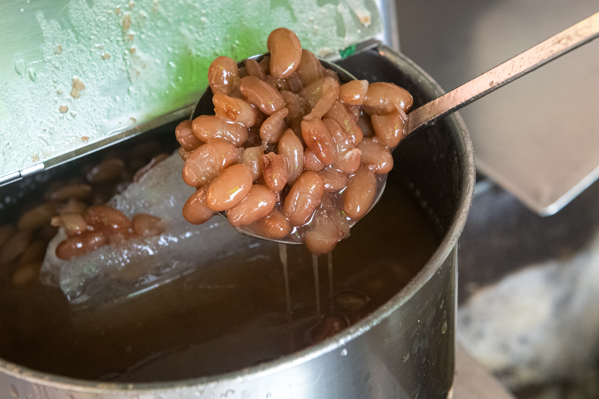 經篩選以砂糖慢慢蜜製的花豆飽滿香甜。