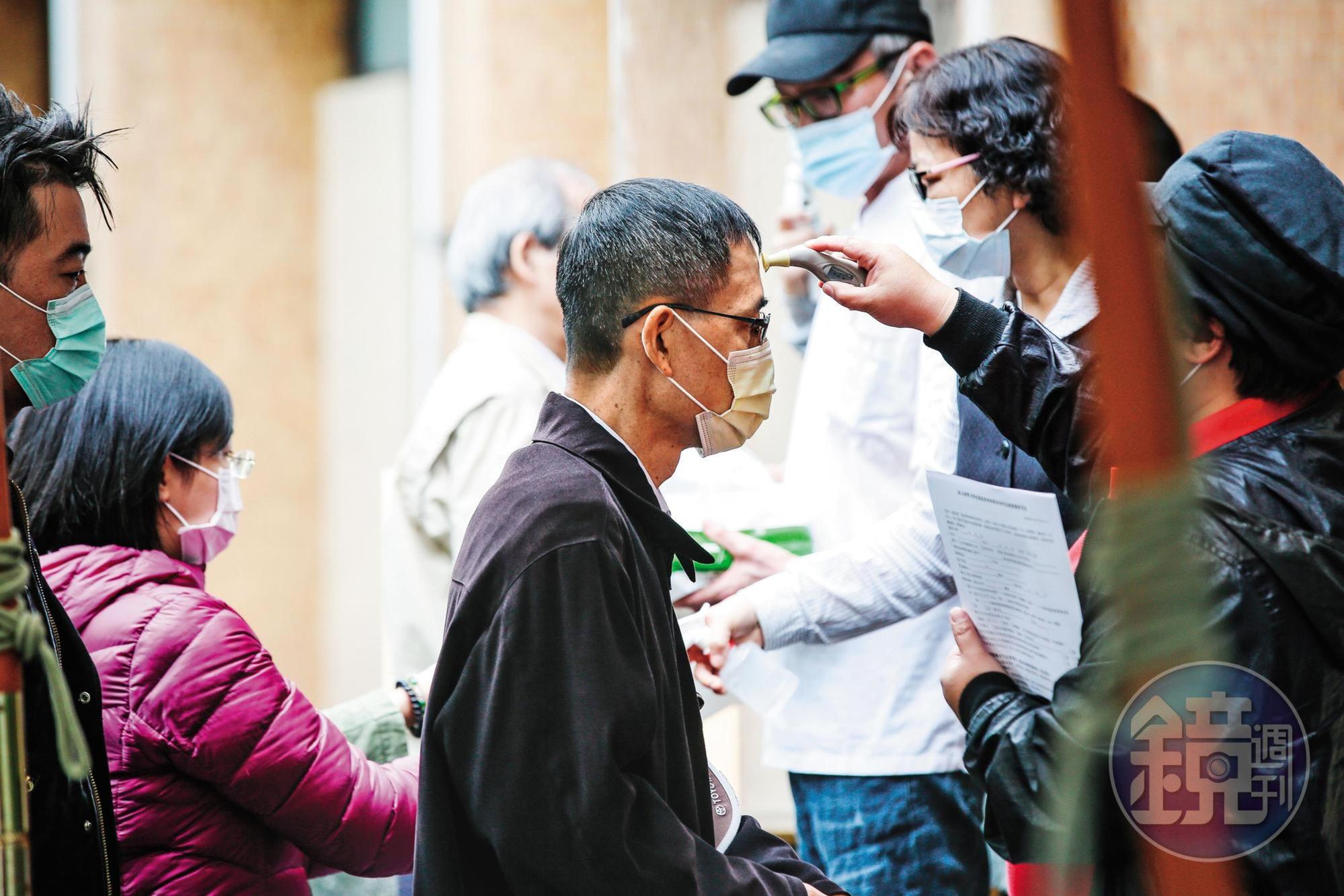 台灣從去年底就啓動防疫機制，蔡政府抗疫圑隊各種超前部署的作為，受到許多國家的肯定並跟進學習，贏得許多掌聲。