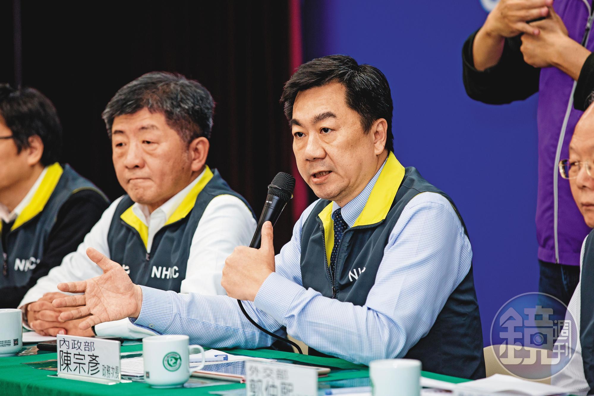 對於警政署的防疫努力，內政部次長陳宗彥（右）表示肯定。