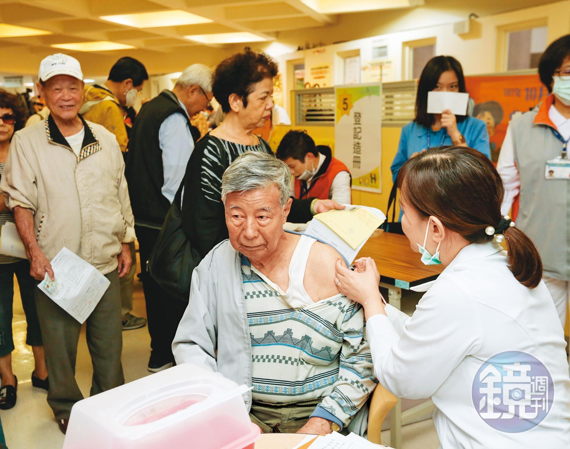 台灣流感施打率接近3成,其中6成公費流感疫苗由國光生技供應。