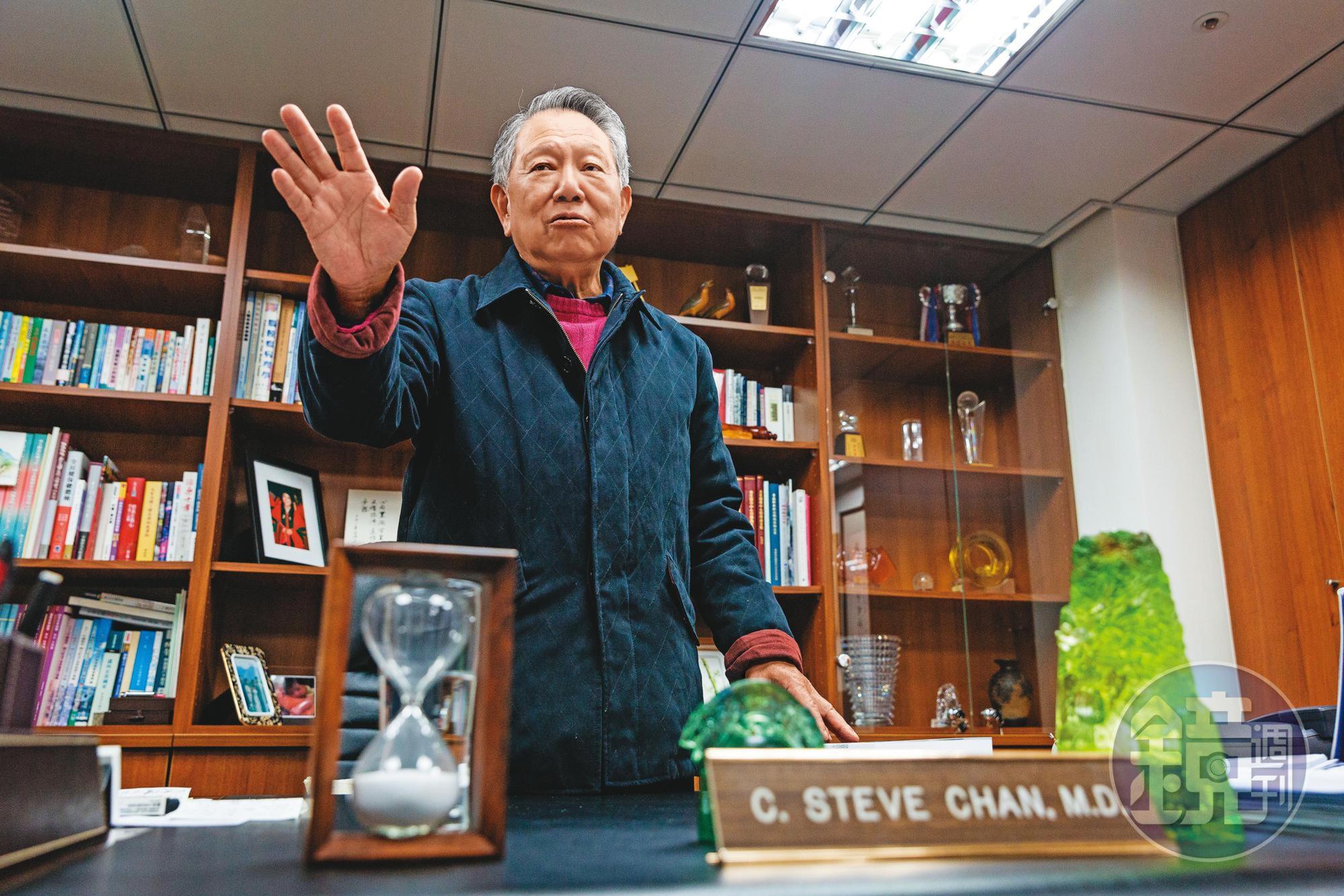 面對全球疫情惡化,詹啟賢警告台灣不能再只針對中港澳入境檢疫,而是各國來台者都要同標準比照。