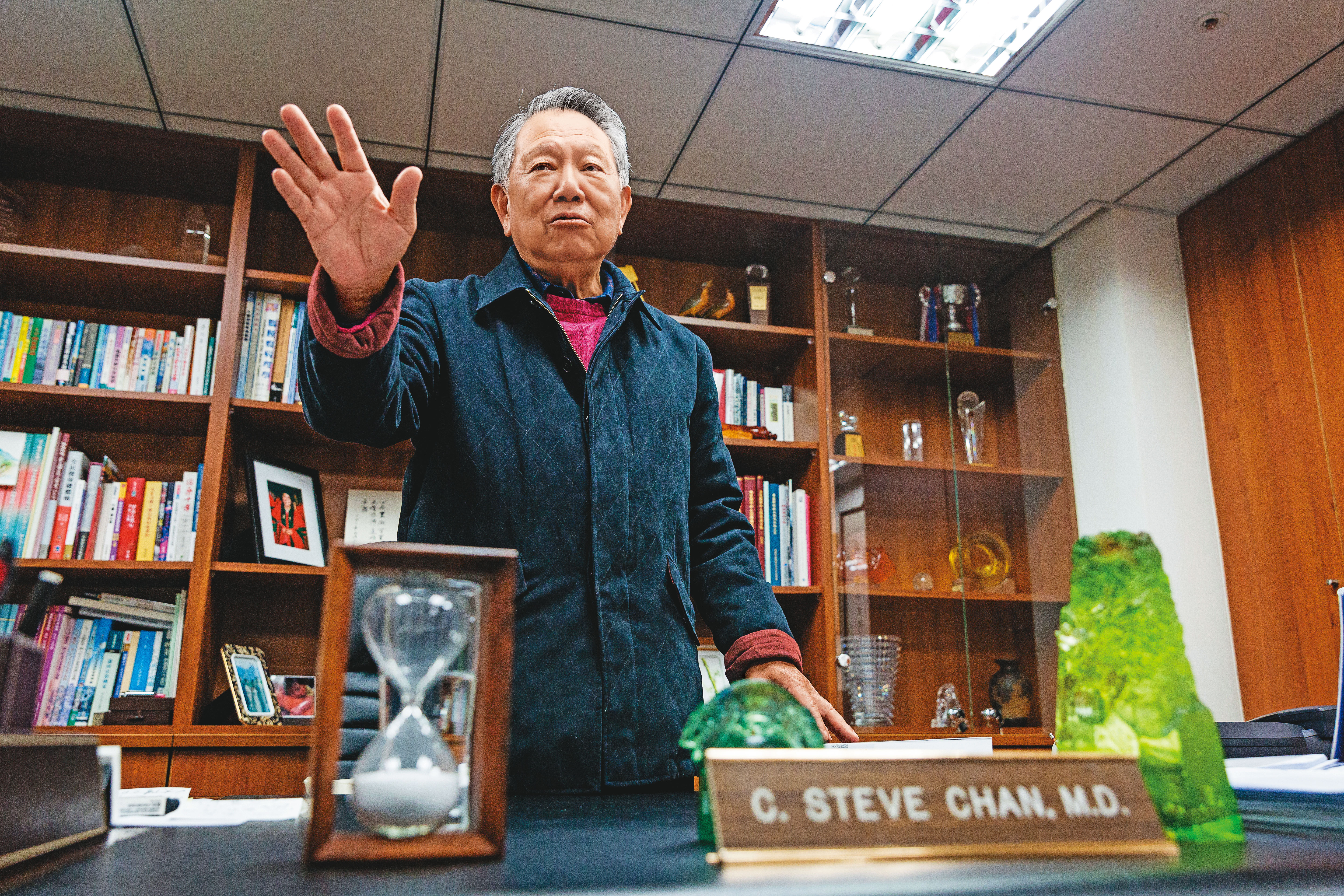 面對全球疫情惡化,詹啟賢警告台灣不能再只針對中港澳入境檢疫,而是各國來台者都要同標準比照。