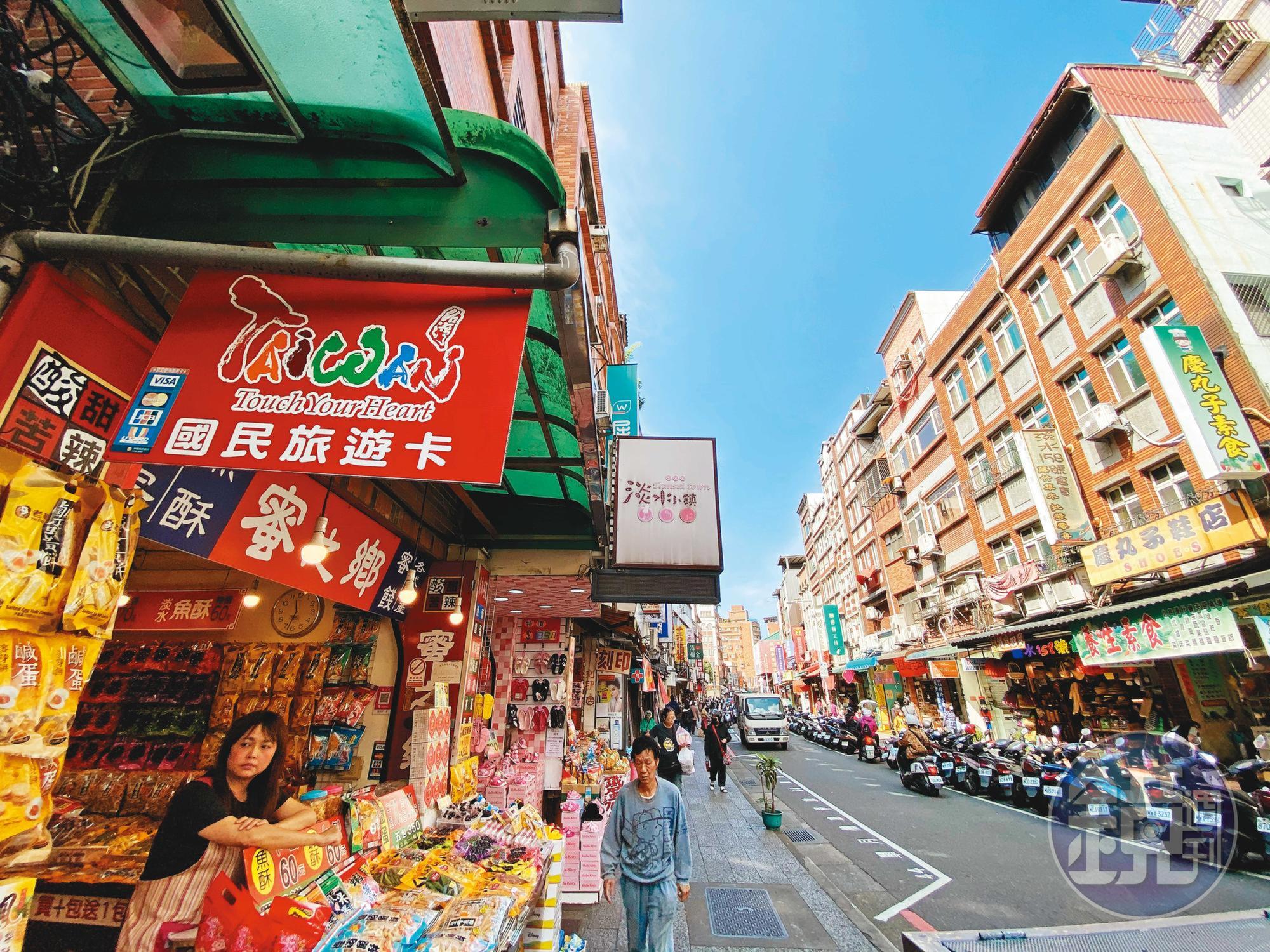 疫情衝擊觀光旅遊業,過往人滿為患的淡水,觀光客稀落。