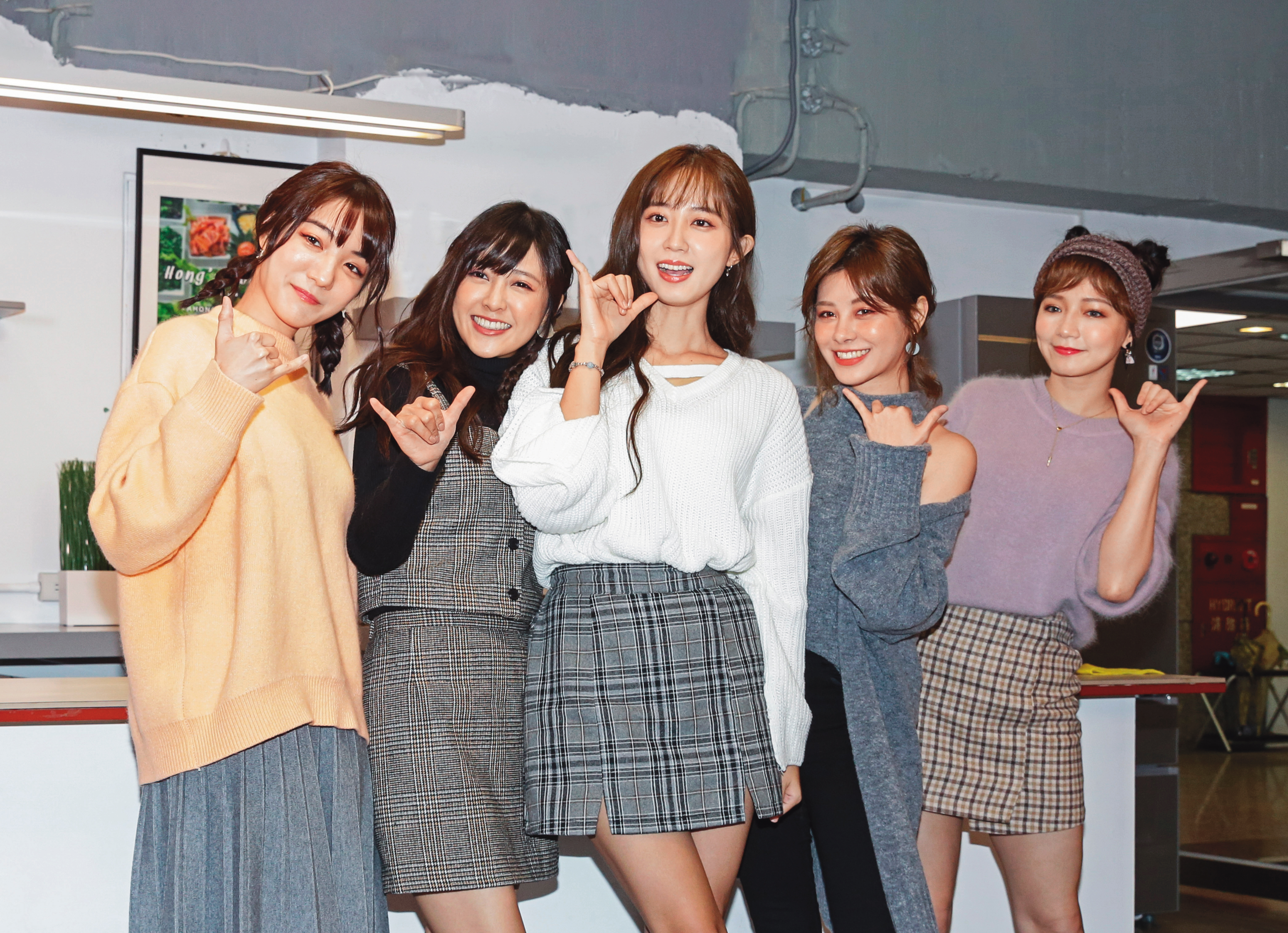 Popu Lady後期越來越少合體，成員各自換新東家，形同解散。左起為庭萱、大元、洪詩、宇珊、寶兒。