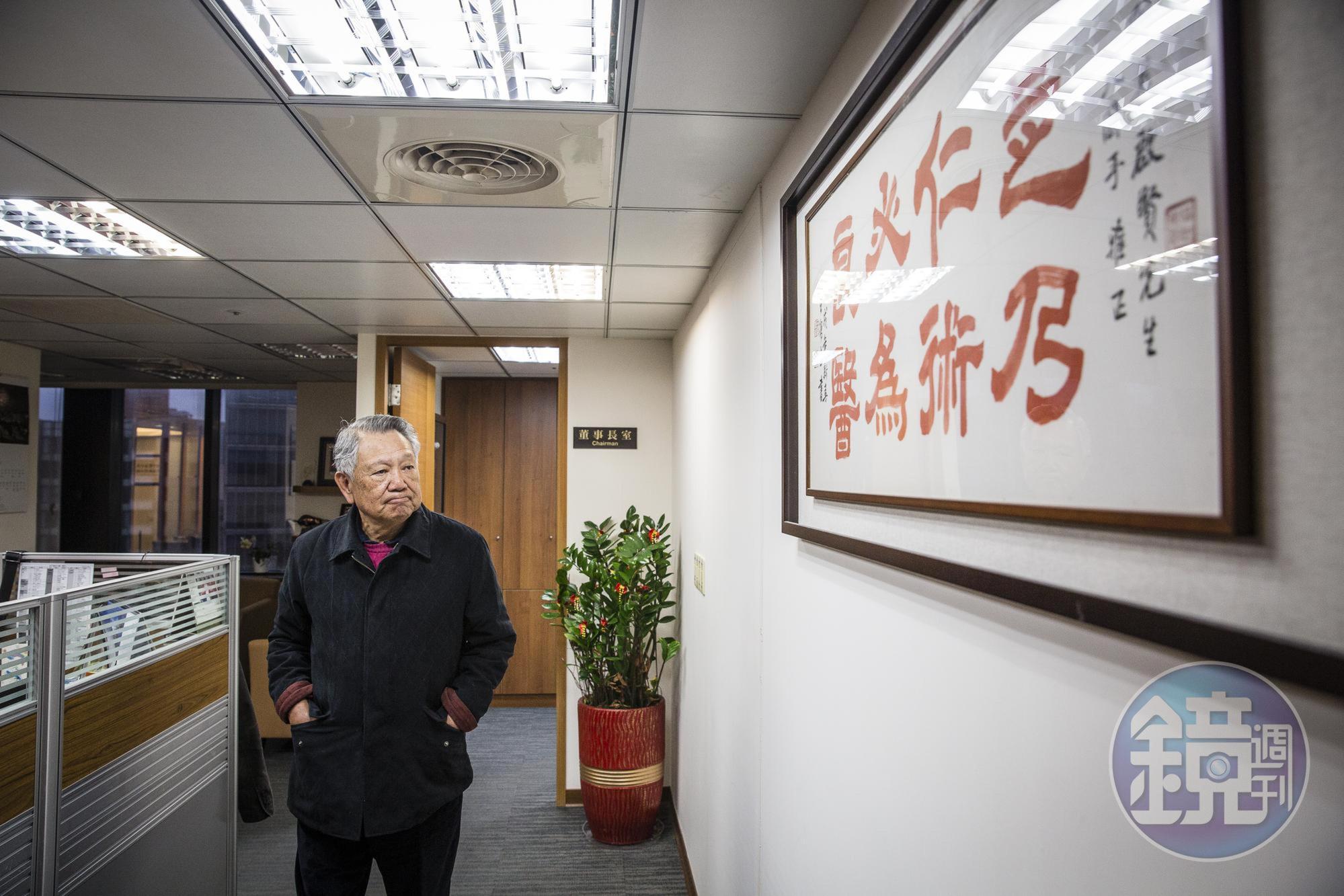 詹啟賢回到台灣接任瀕臨倒閉的逢甲醫院(奇美醫院前身)院長,不到2年就轉虧為盈。