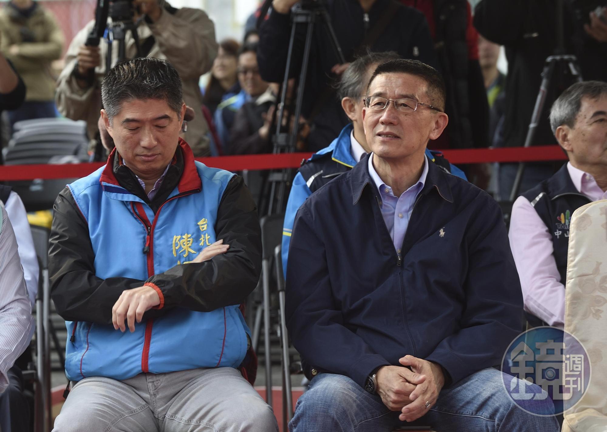 台北市資深議員王浩（右）出身媒體，曾當過主播。