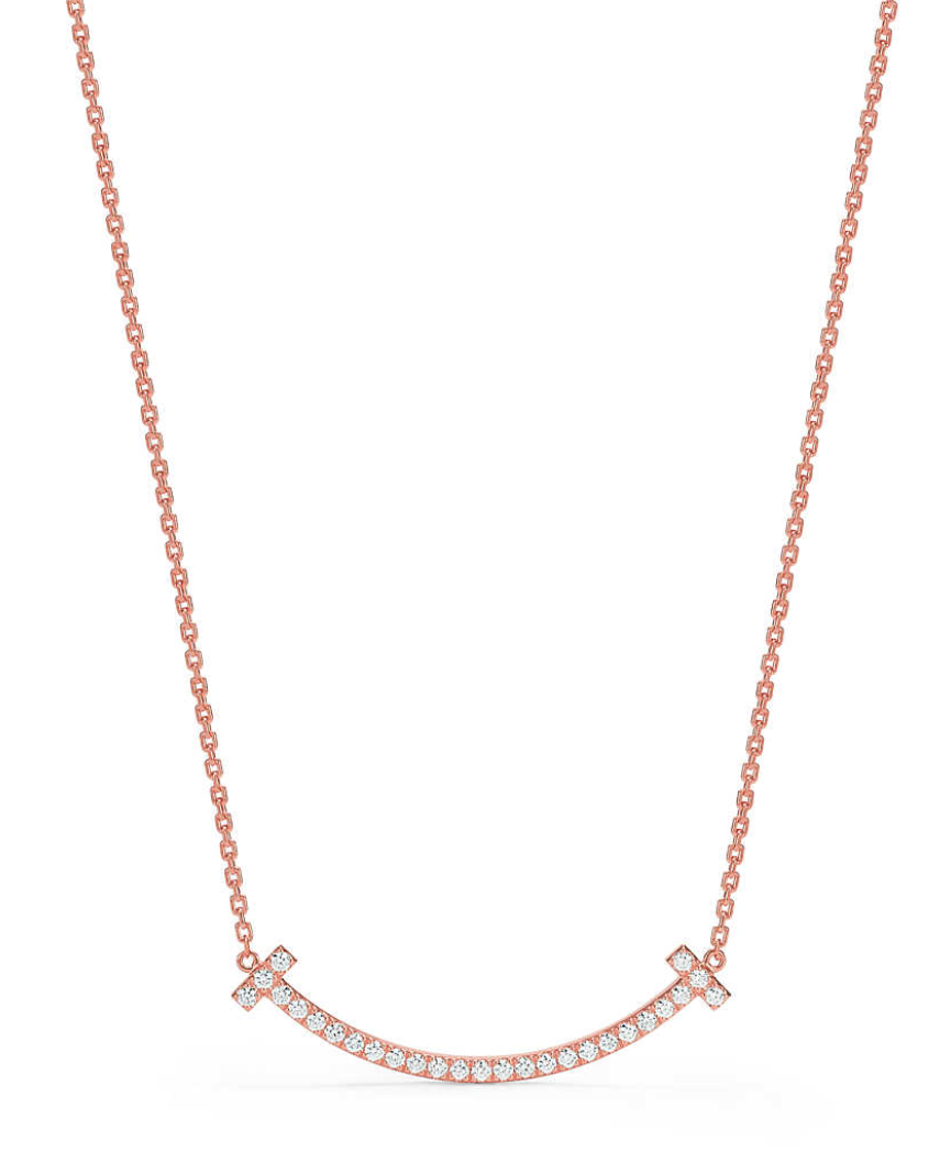 金多美在劇中佩戴的Tiffany T Smile鑲鑽項鍊（中），NT$159,000。（Tiffany & Co.提供）