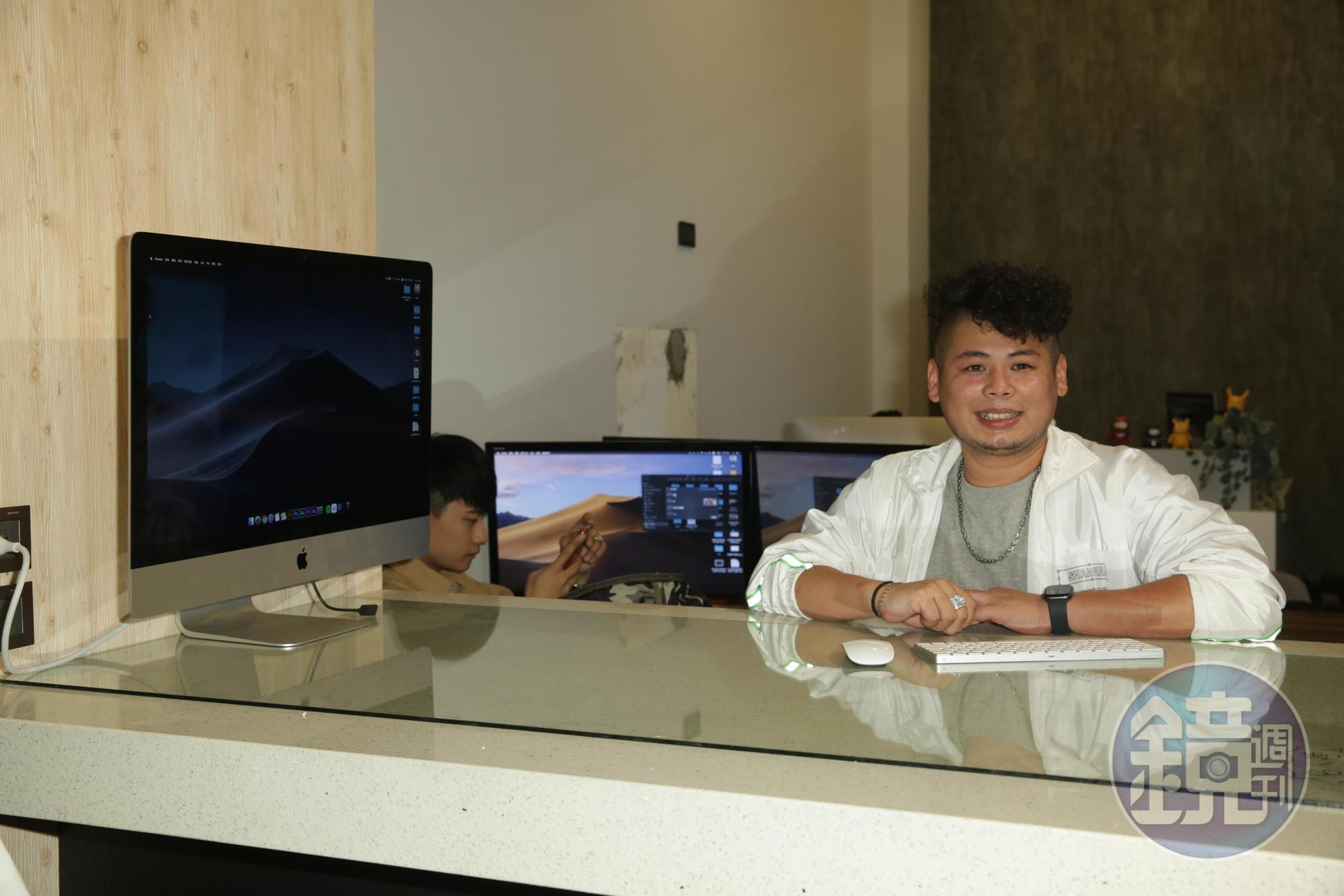 游否希成立工作室，自己當老闆。