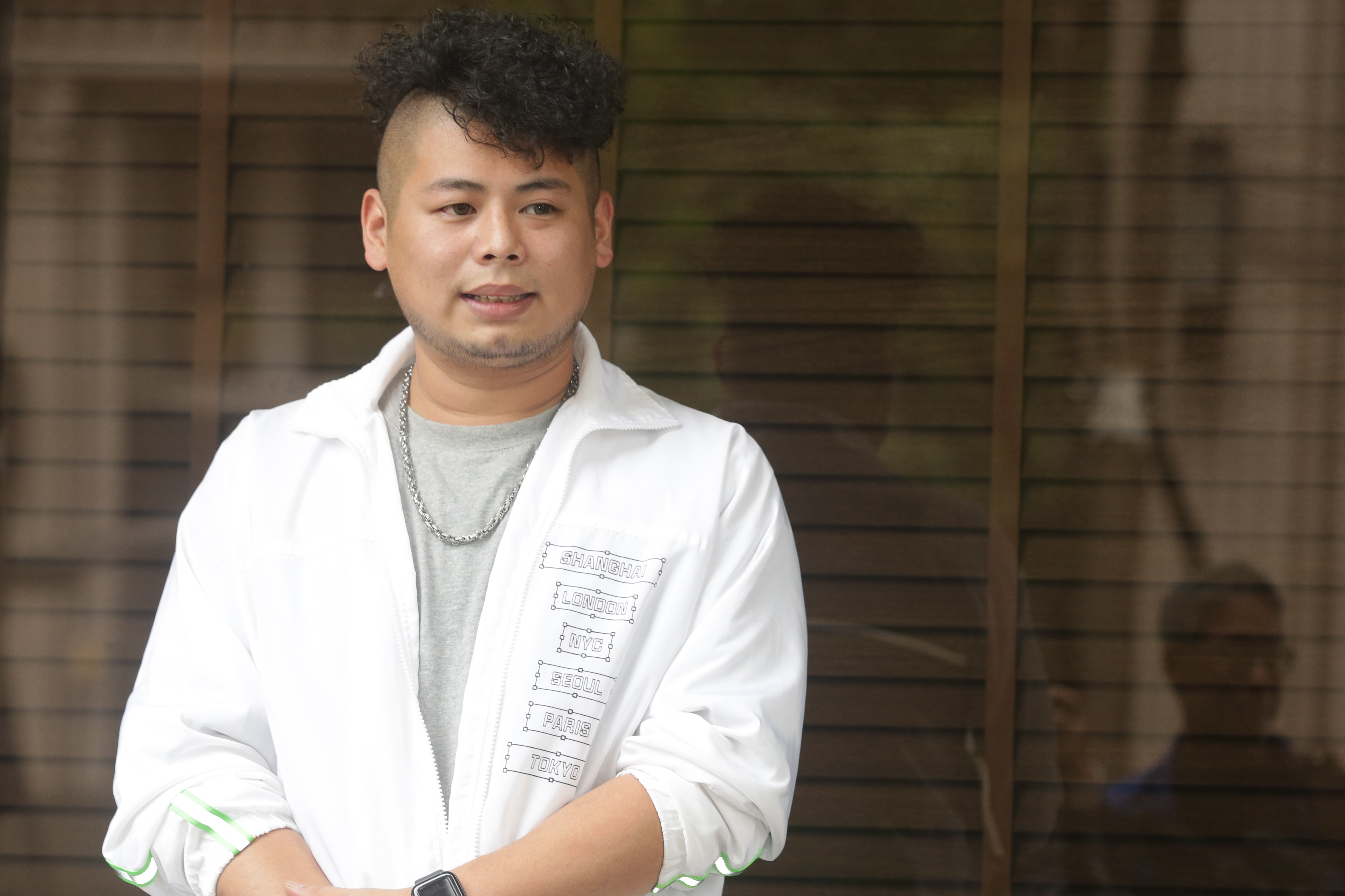 網紅游否希今帶著頻道「在不瘋狂就等死」單飛。