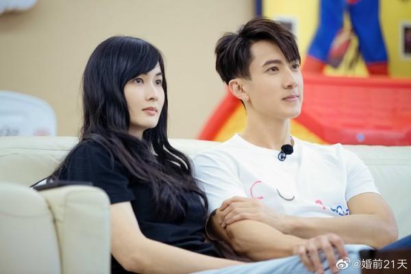 吳尊與太太林麗吟一起上中國大陸綜藝節目《婚前21天》節目。（翻攝自《婚前21天》微博）