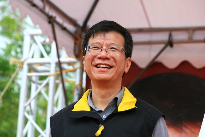 新黨市議員潘懷宗在中國節目上質疑，台灣口罩根本不夠用，還語出驚人向中國求援。（翻攝自潘懷宗臉書）