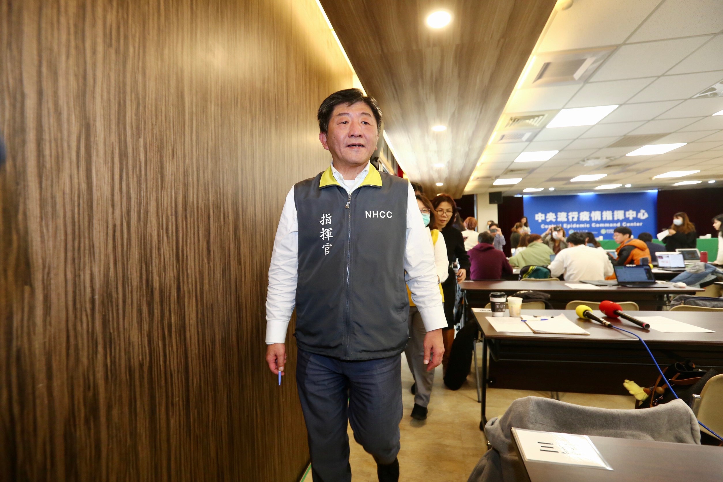 針對外界建議總統蔡英文應頒布緊急命令，疫情指揮中心指揮官陳時中回應了。