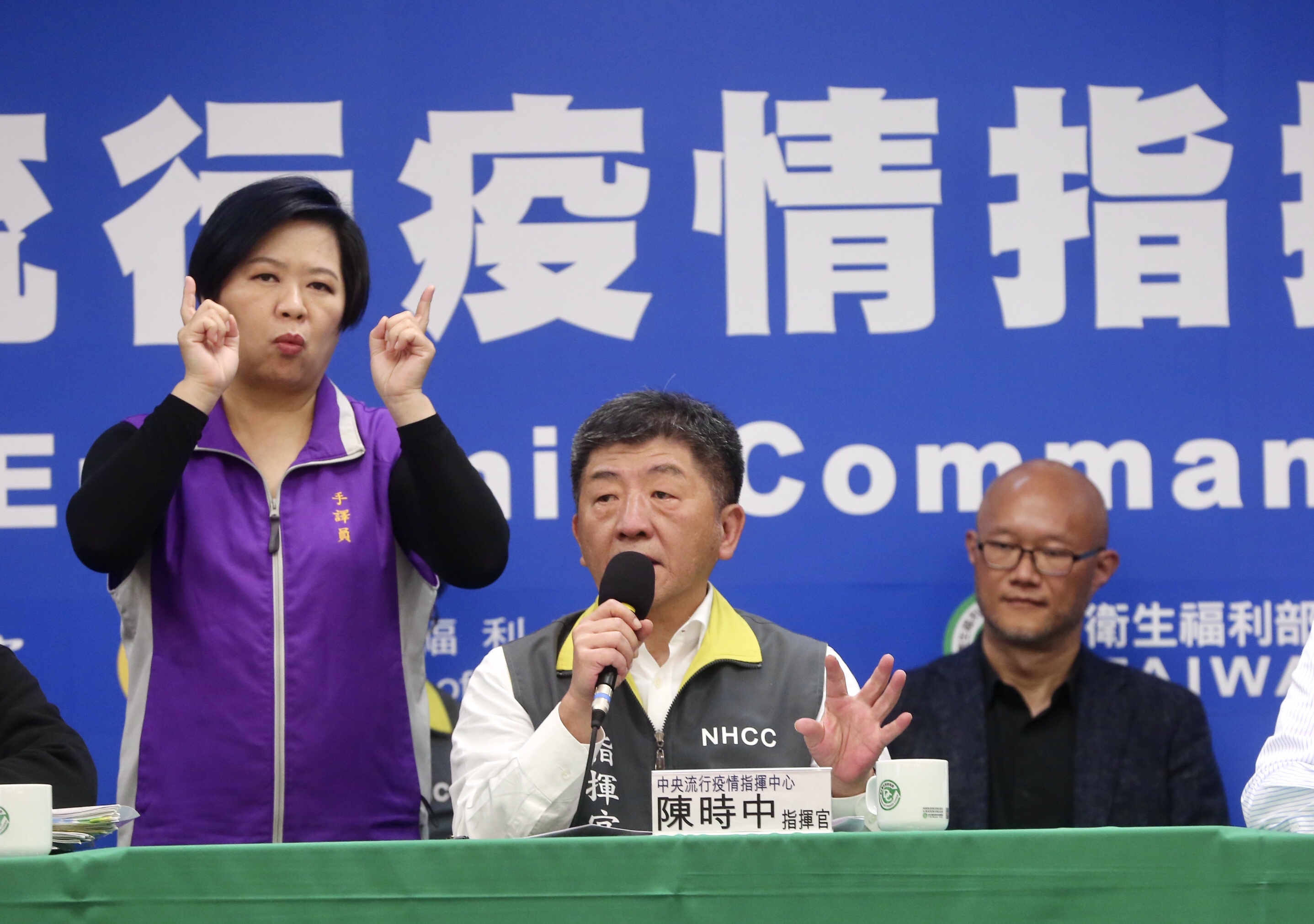 中央流行疫情指揮中心記者會今（18日）宣布新增23例，再創單日新高，總計達到100例。