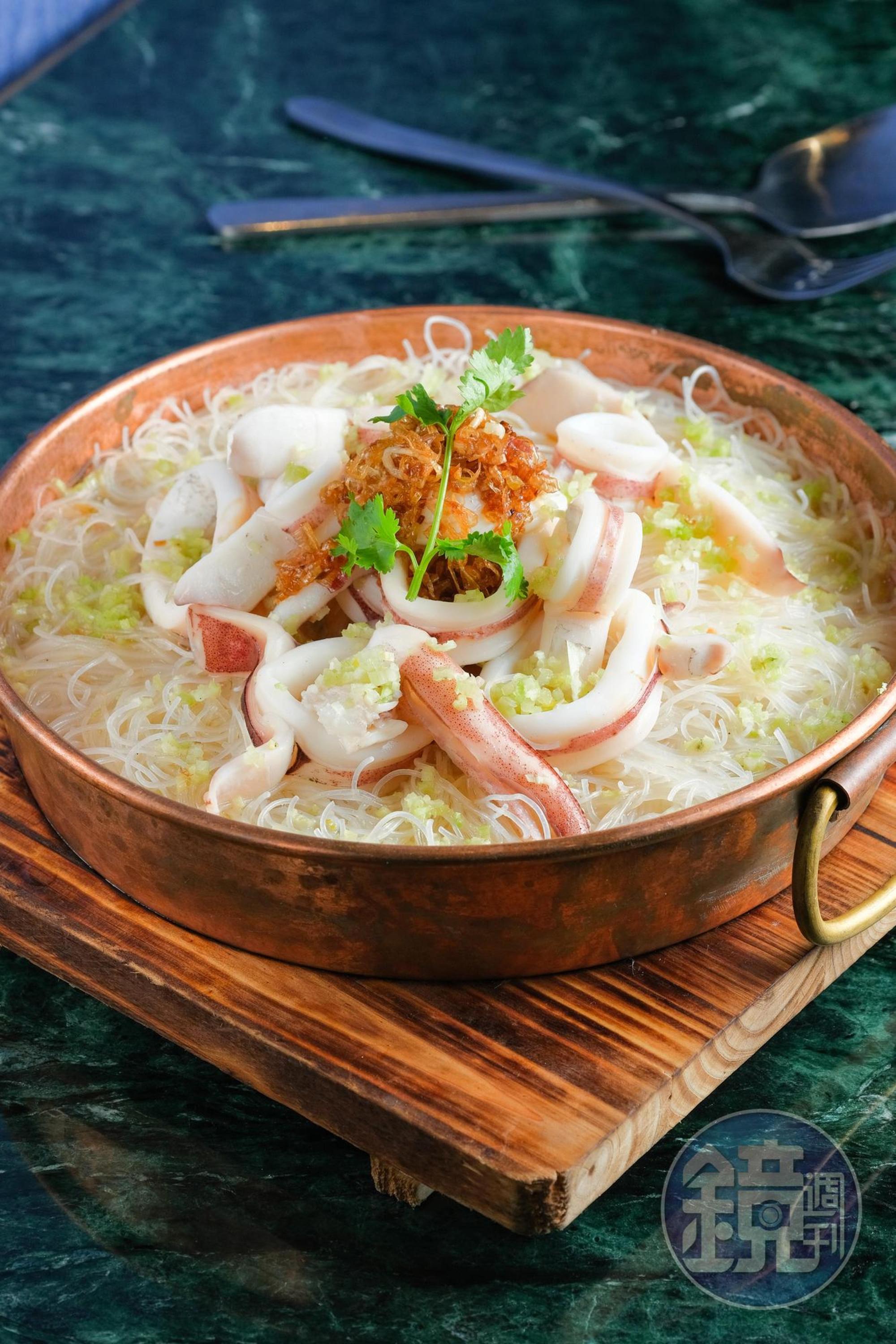 「小卷米粉」的柴魚高湯以油蔥酥稍微調味，小卷彈牙有嚼勁。（500元／份，需2天前預訂）