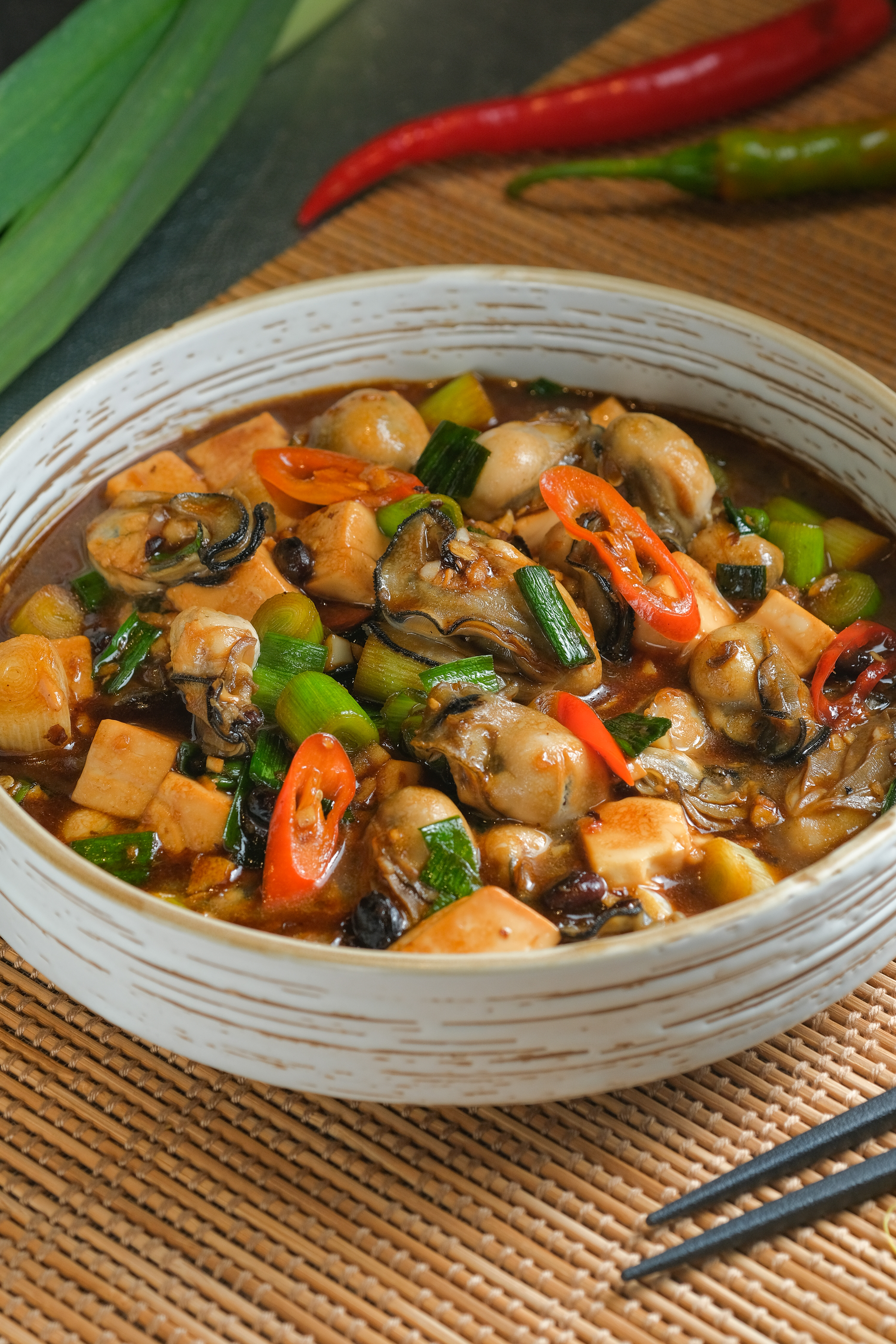 「蔭鼓蚵」鮮蚵飽滿，重口味適合下酒。（380元／份）