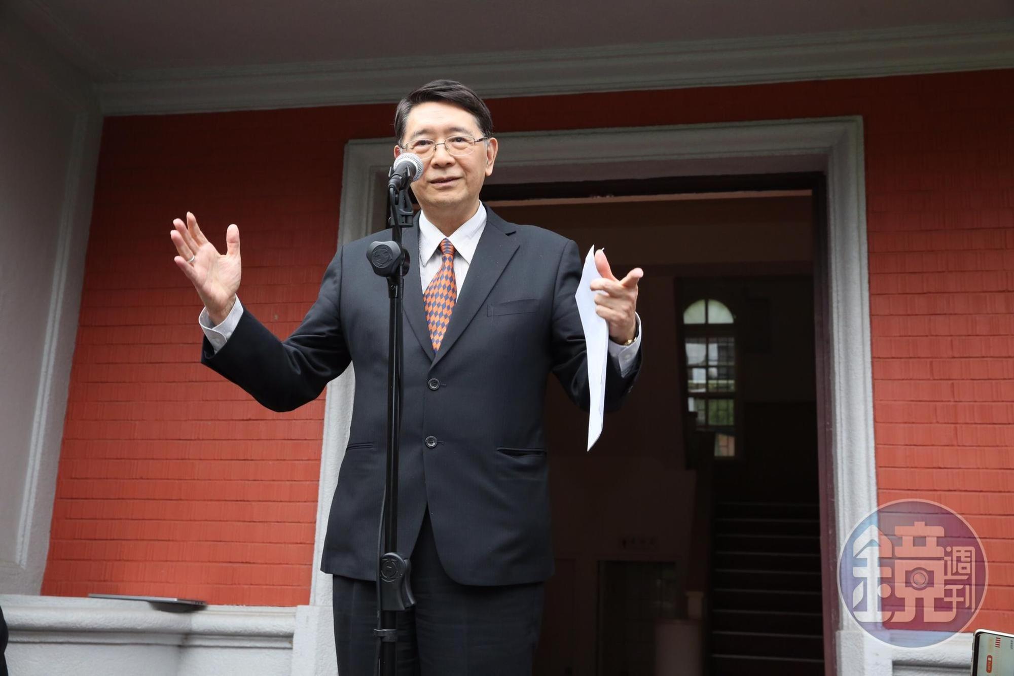 立法院祕書長林志嘉接受訪問。