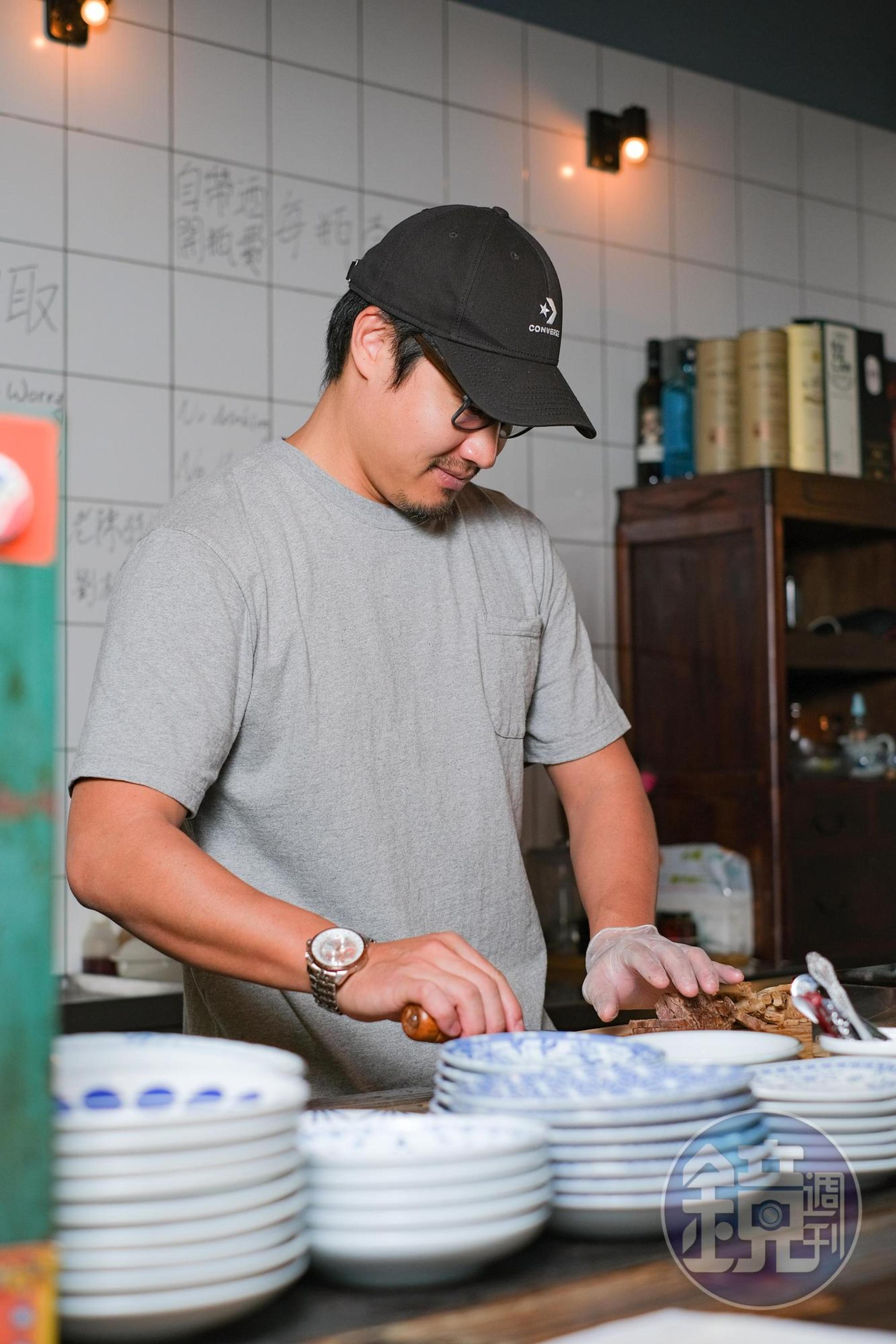 老闆陳俊穎有法菜歷練,卻開了一間台味十足的餐館。