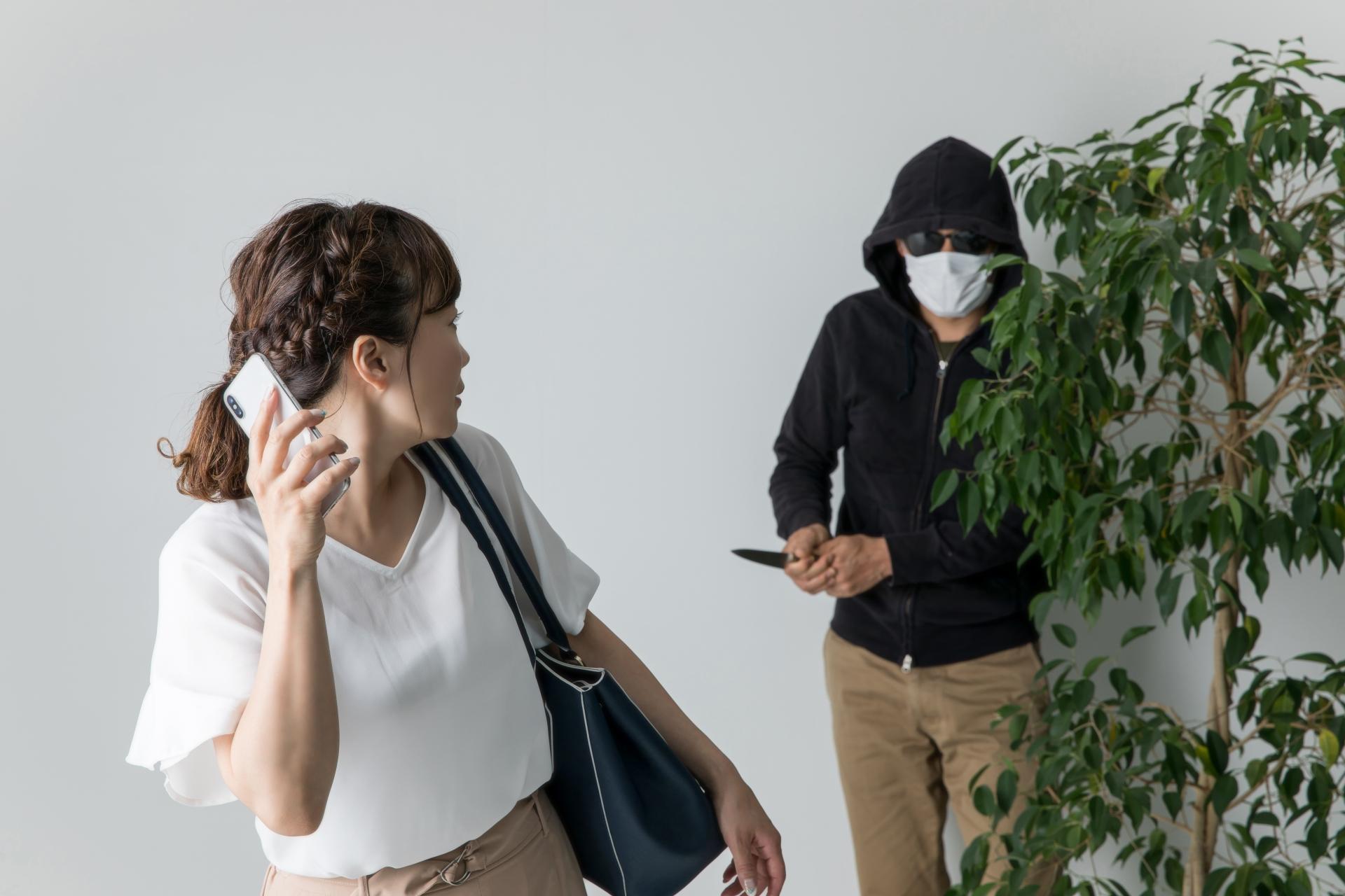 屏東一名男子因心情不好騎車北上高雄，隨後手持鐮刀隨機砍殺無辜路人。（情境照非當事人，圖片取自photo－ac）