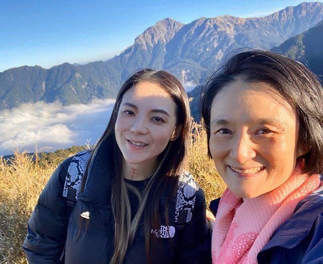 譚艾珍發文力挺女兒歐陽靖回台待產。(翻攝自譚艾珍臉書)