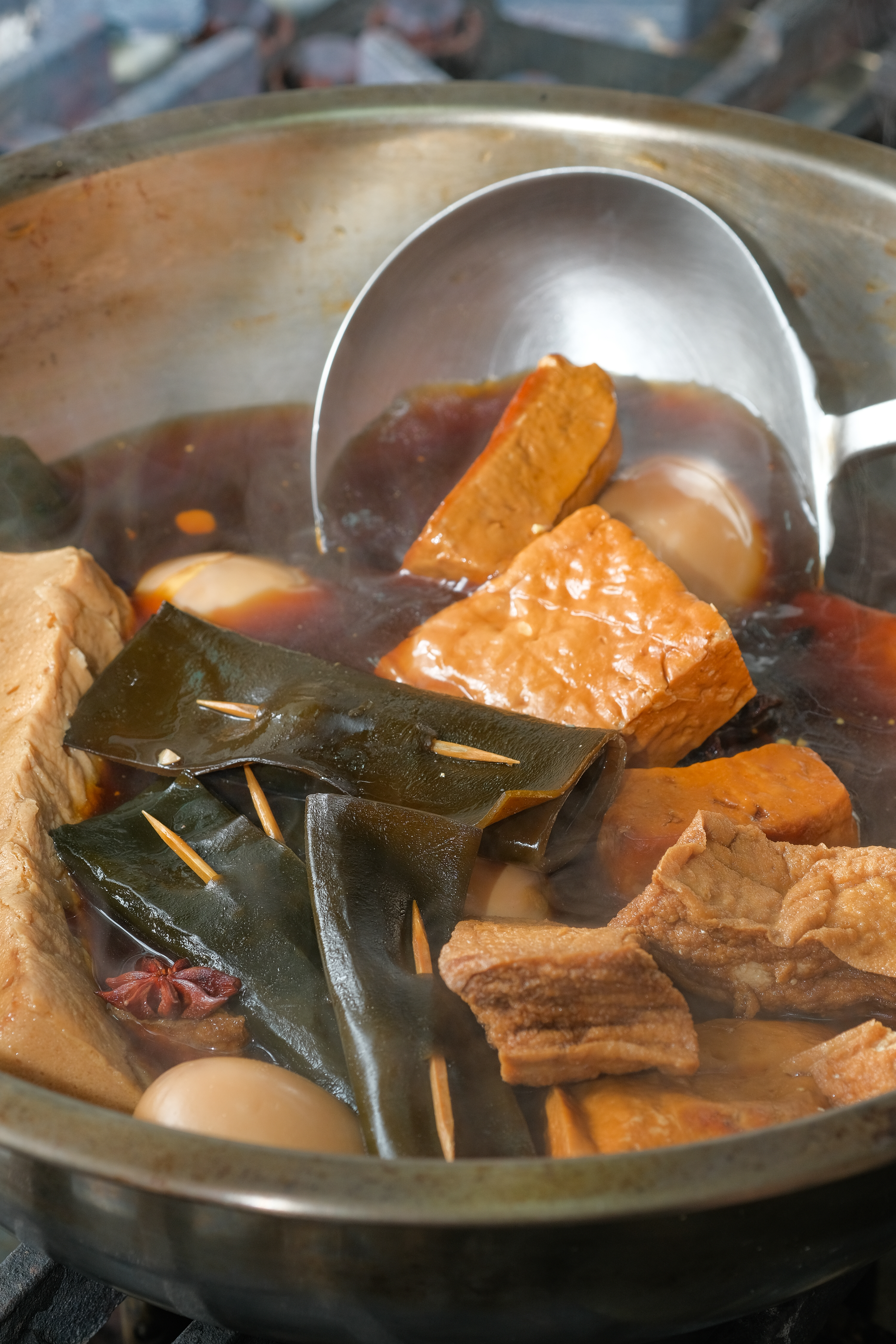 海帶、豆干以滷汁輕滷,不死鹹。