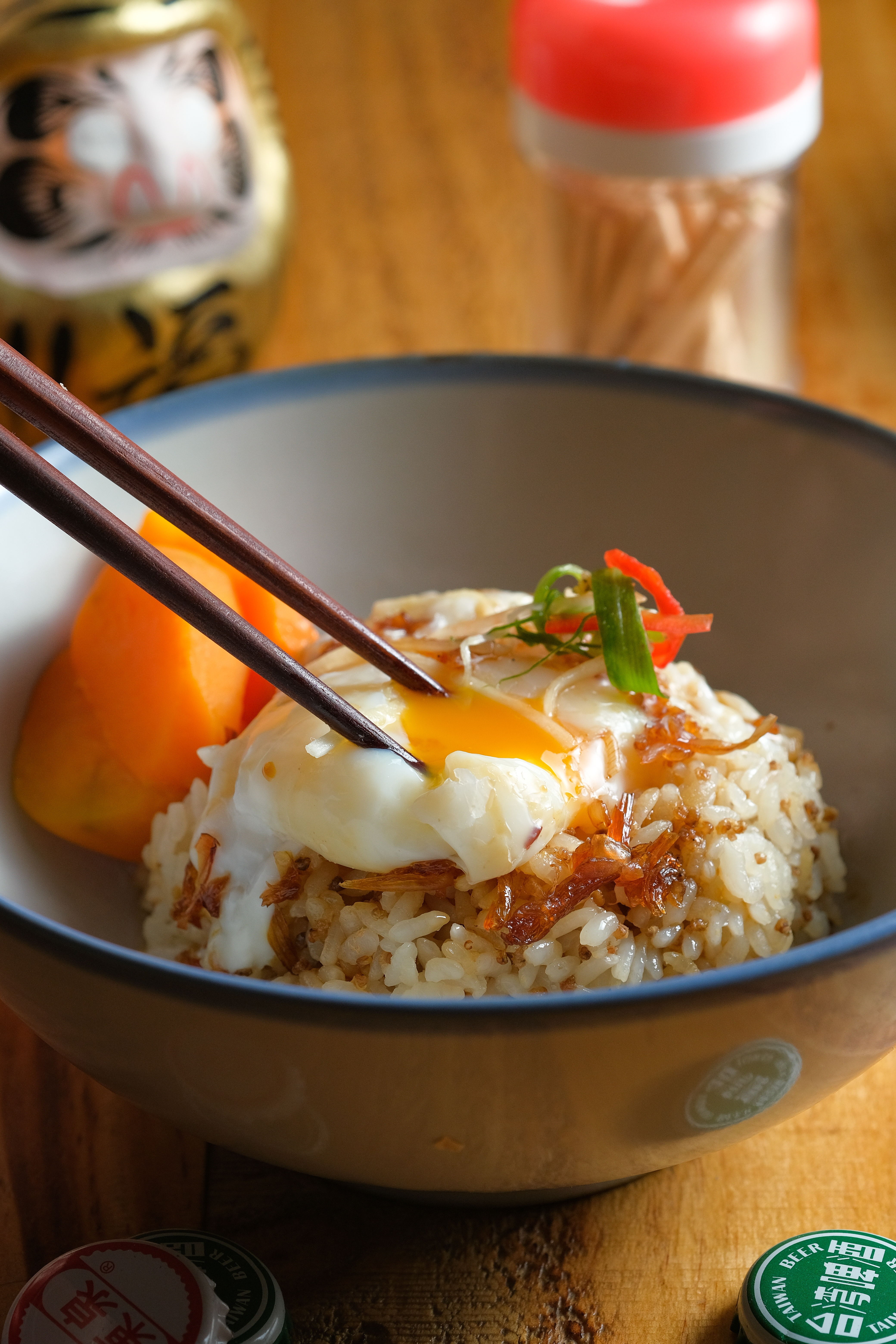 拌入藜麥、有鬆甜地瓜的「瑞春豬油蛋飯」,古早味飲食也兼顧營養。(80元/碗)