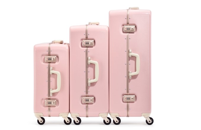 粉色系的行李箱最適合擁有少女心的你。（ACE BAGS & LUGGAGE提供）