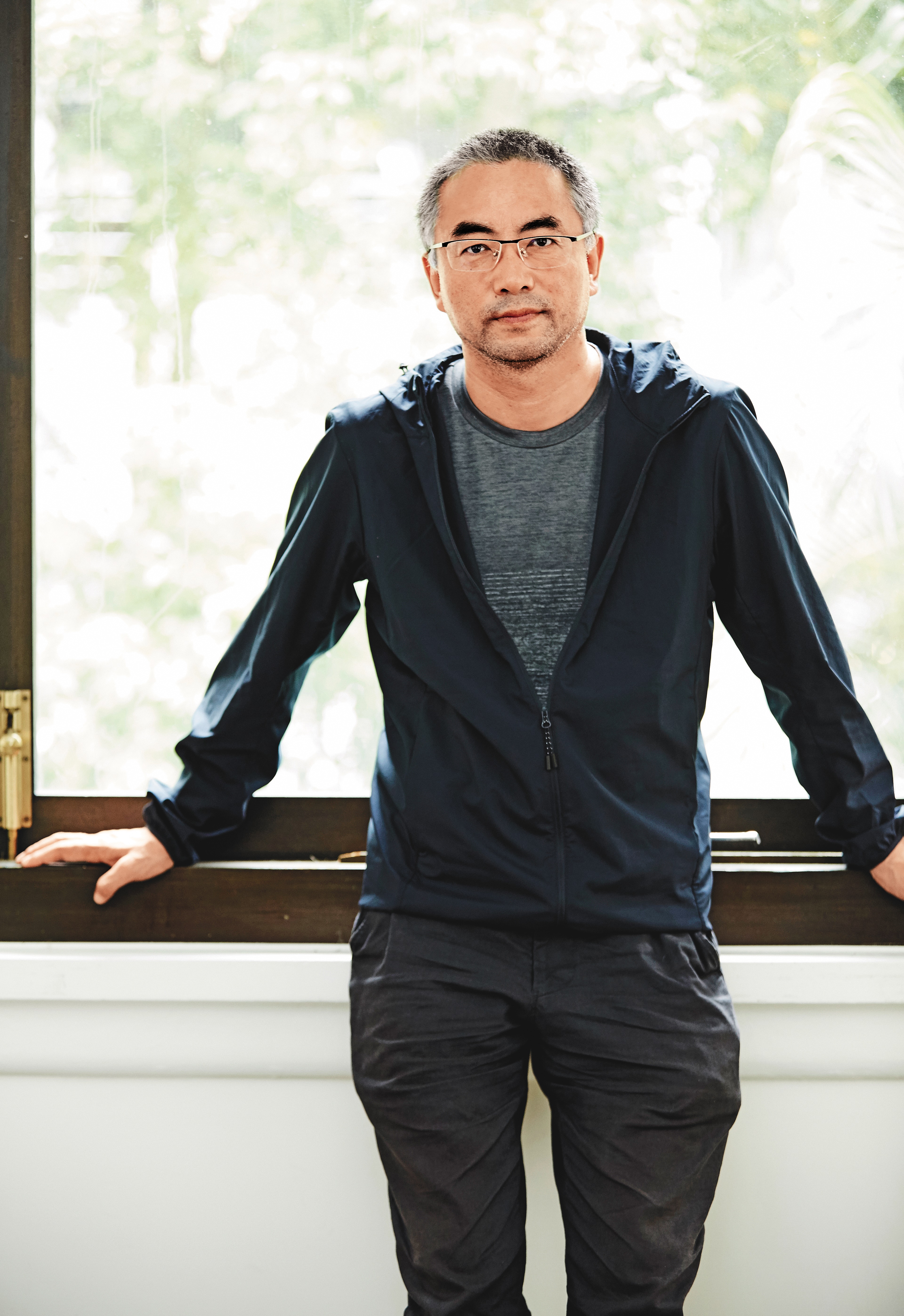藏族導演萬瑪才旦是精通藏漢語的小說家,也是在藏地拍攝純藏語電影的第一人。