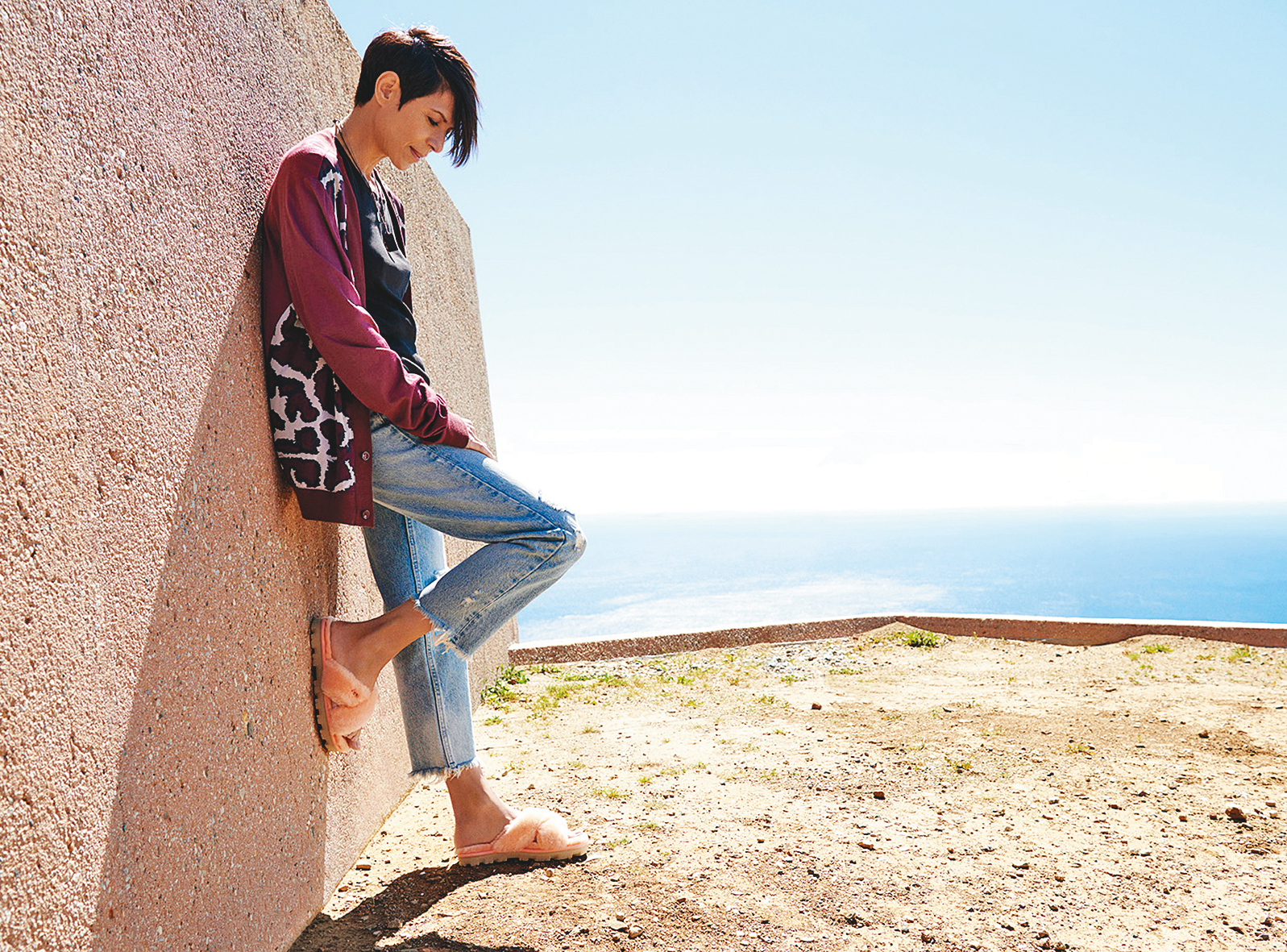 珊瑚粉橘Fuzzette拖鞋，NT$4,500。（藍鐘提供）