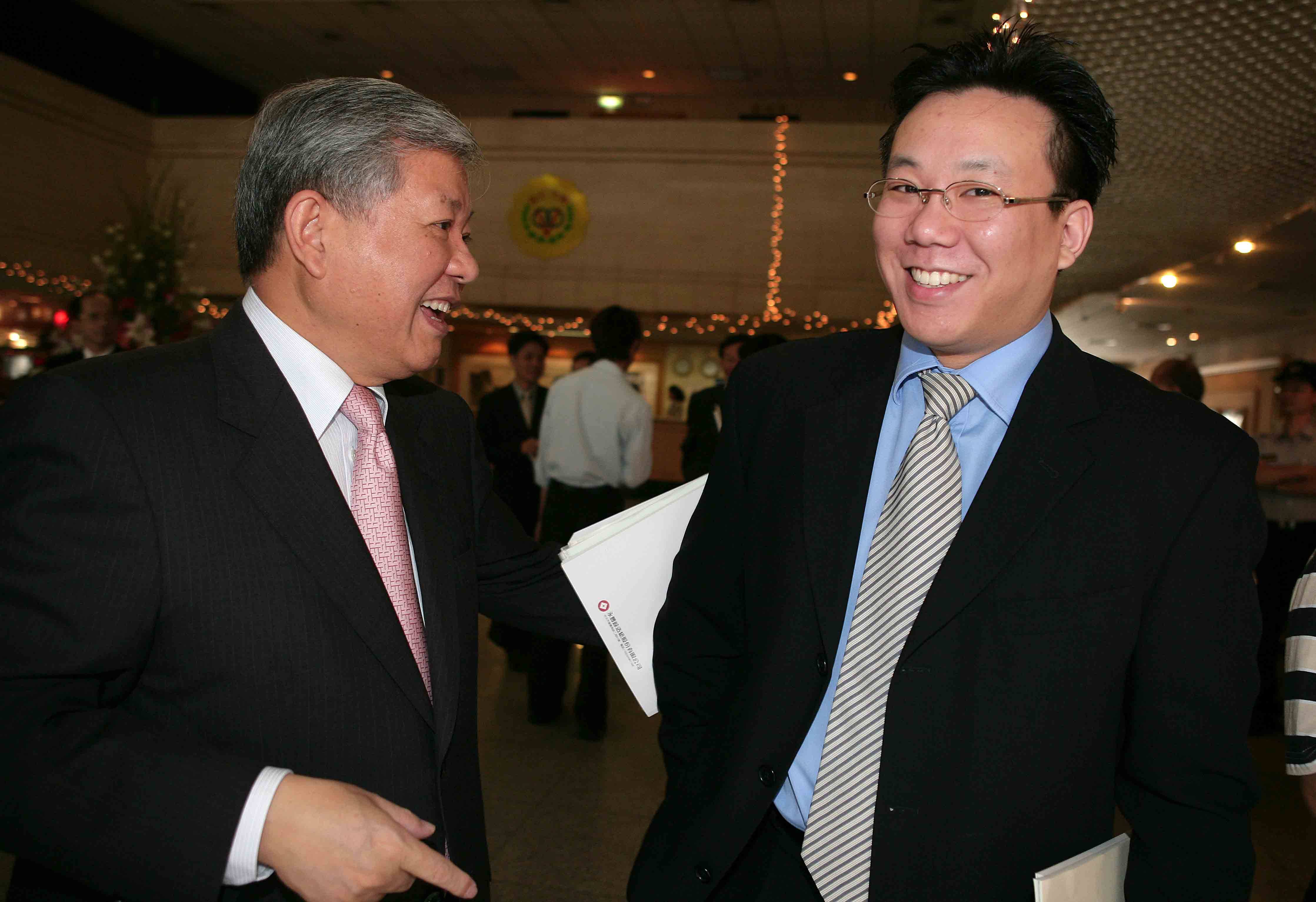 永豐金今年改選董監事，何家人全面退出董事會。左為何壽川，右為何奕達。（本刊資料照）