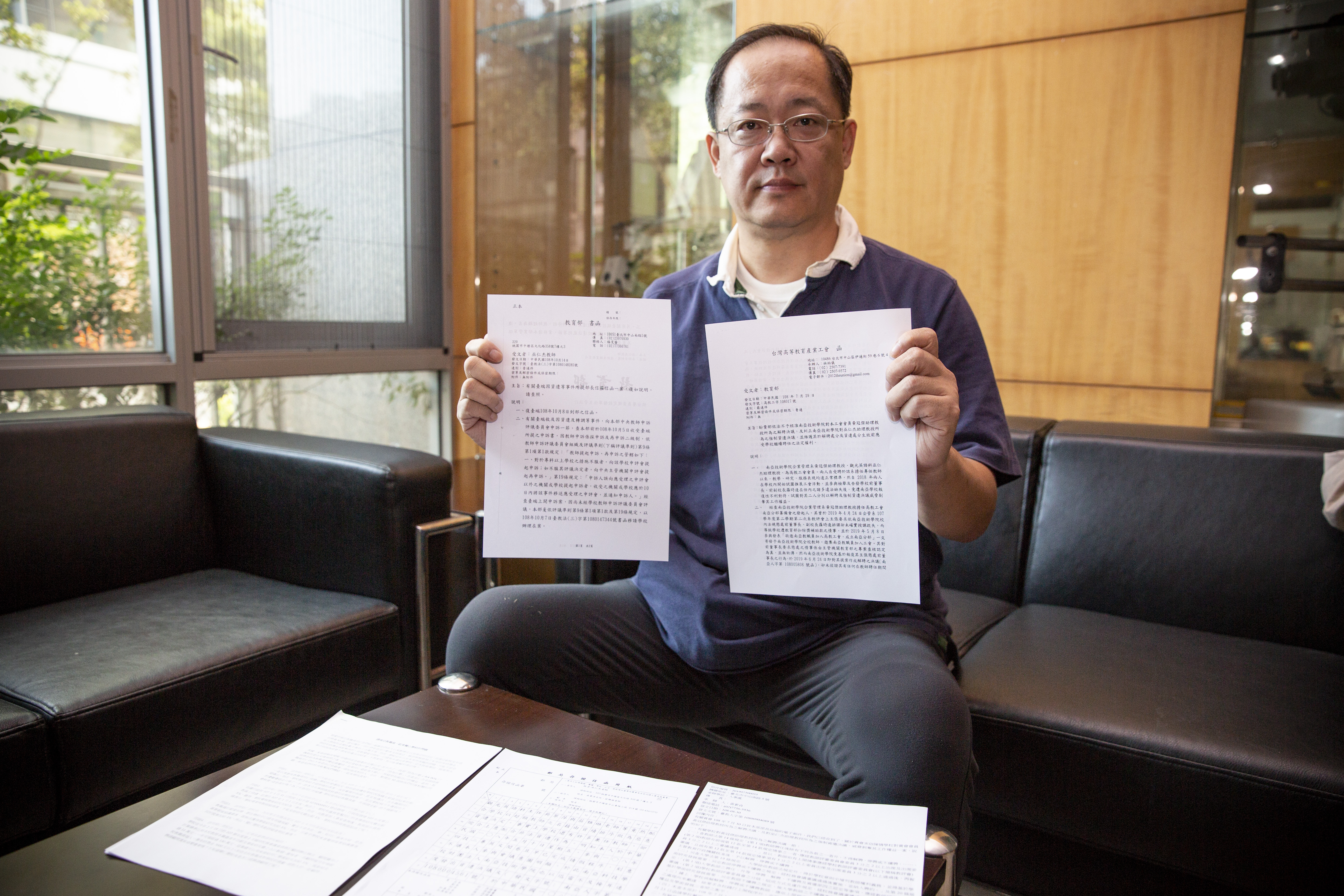 南亞技術學院前校長王宇傑，貼看板聲援遭資遣老師巫仁杰遭校方提告一案，日前獲不起訴處分。（本刊資料照）