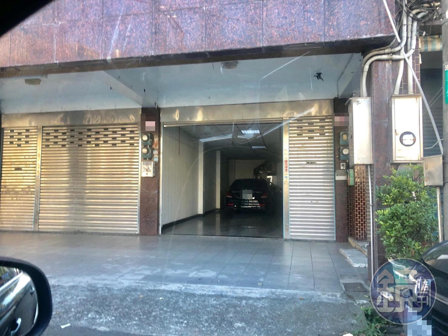 投訴人表示,羅副校長將學校的賓士公務車開回家。