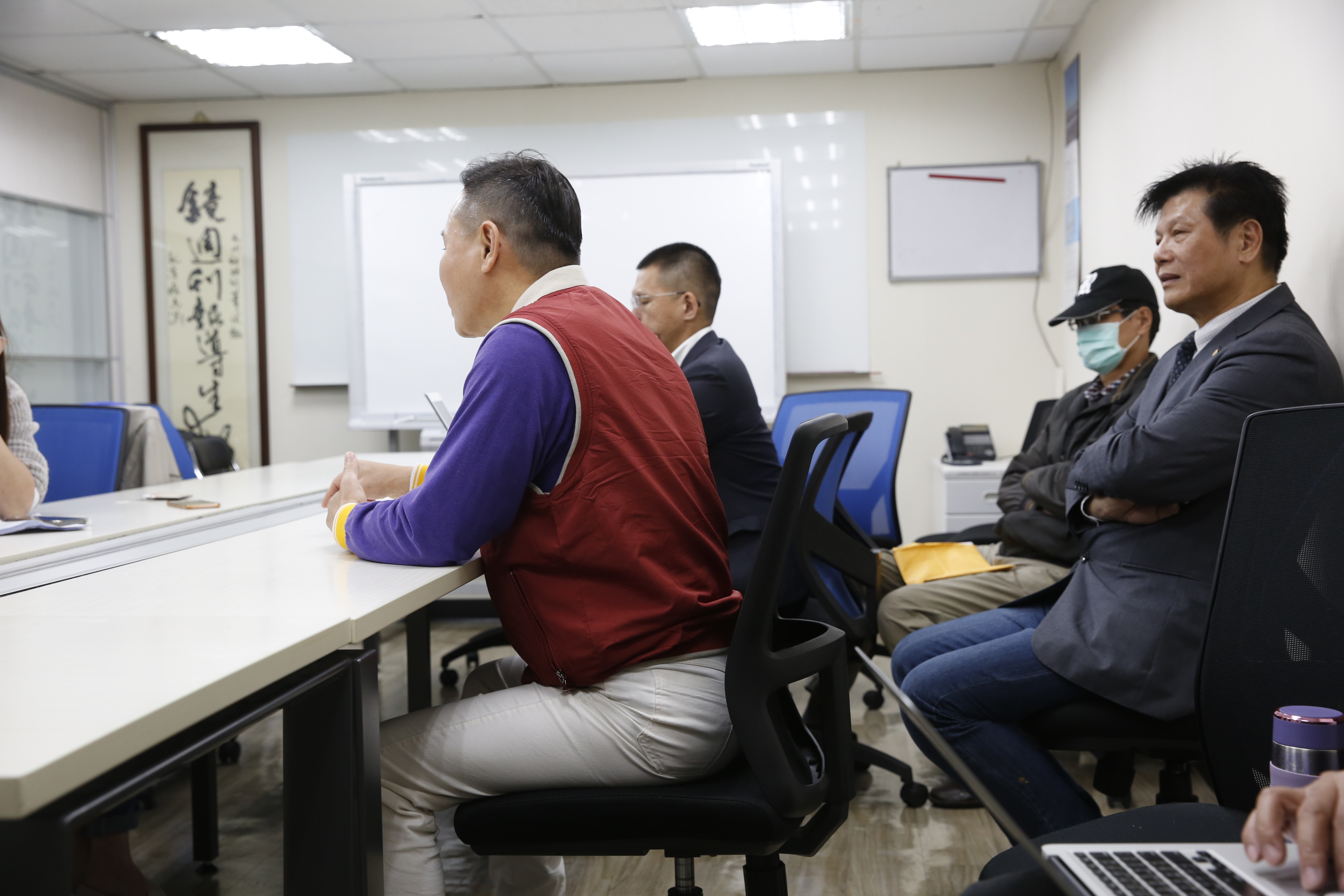 B先生說為防止詐騙集團脫手家園，不斷籌錢為保住房子，家中老母也因此瘦了十幾公斤。