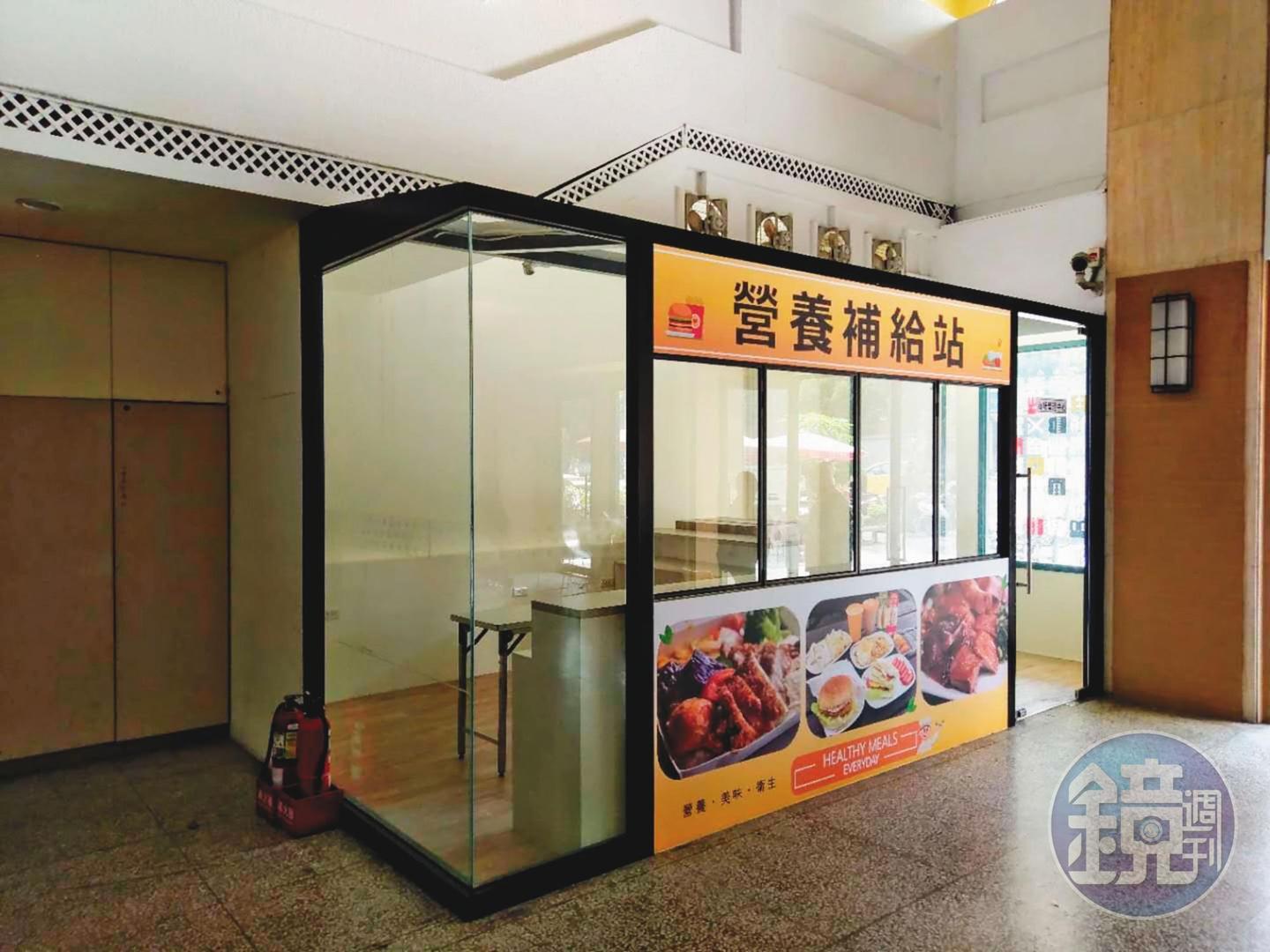 台師大綜合大樓地下室餐廳,去年6月就已結束營業,該空間閒置至今。(讀者提供)