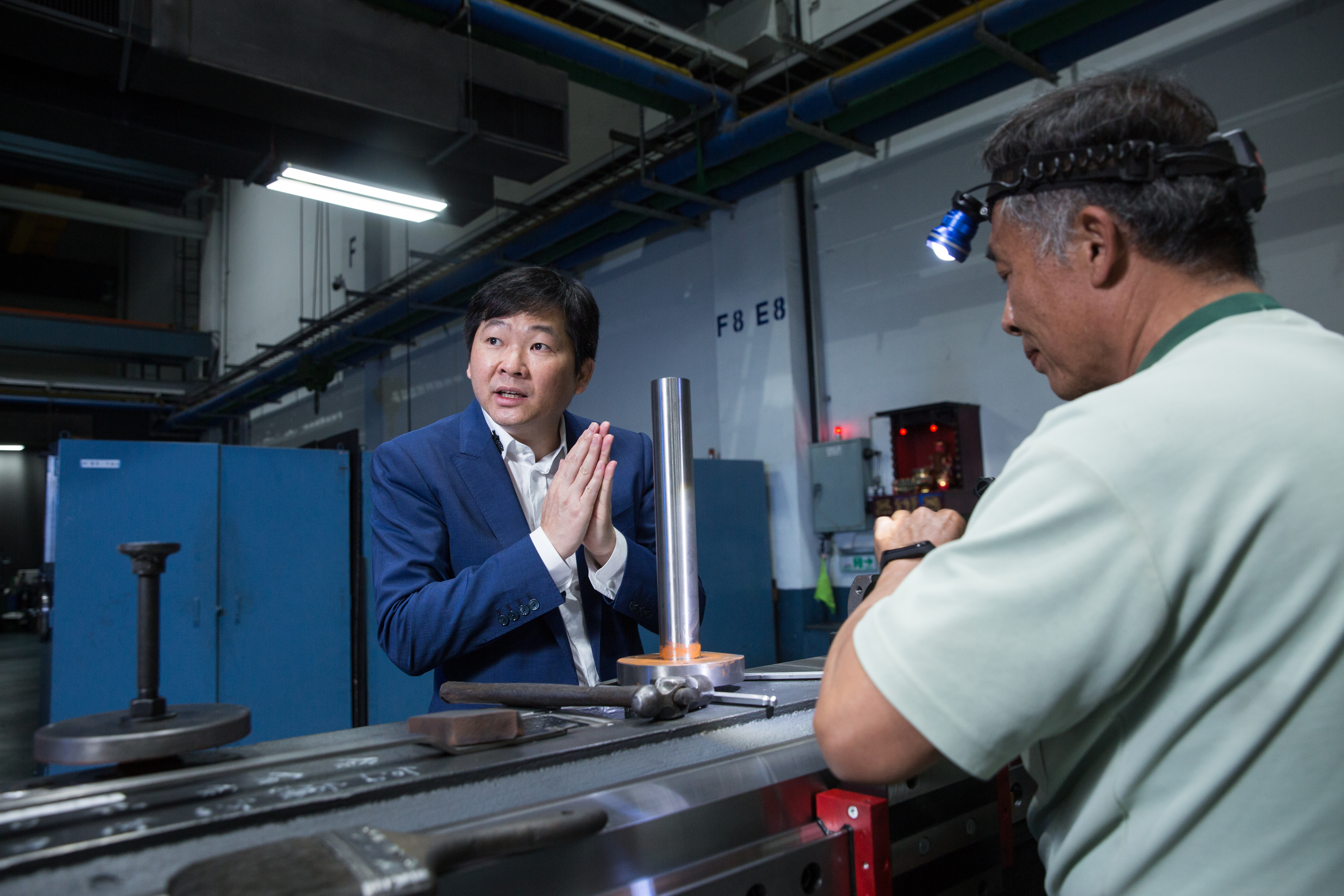 張仕育（左）接班的前5年不敢冒進，與2個姐姐採保守守成的模式經營。