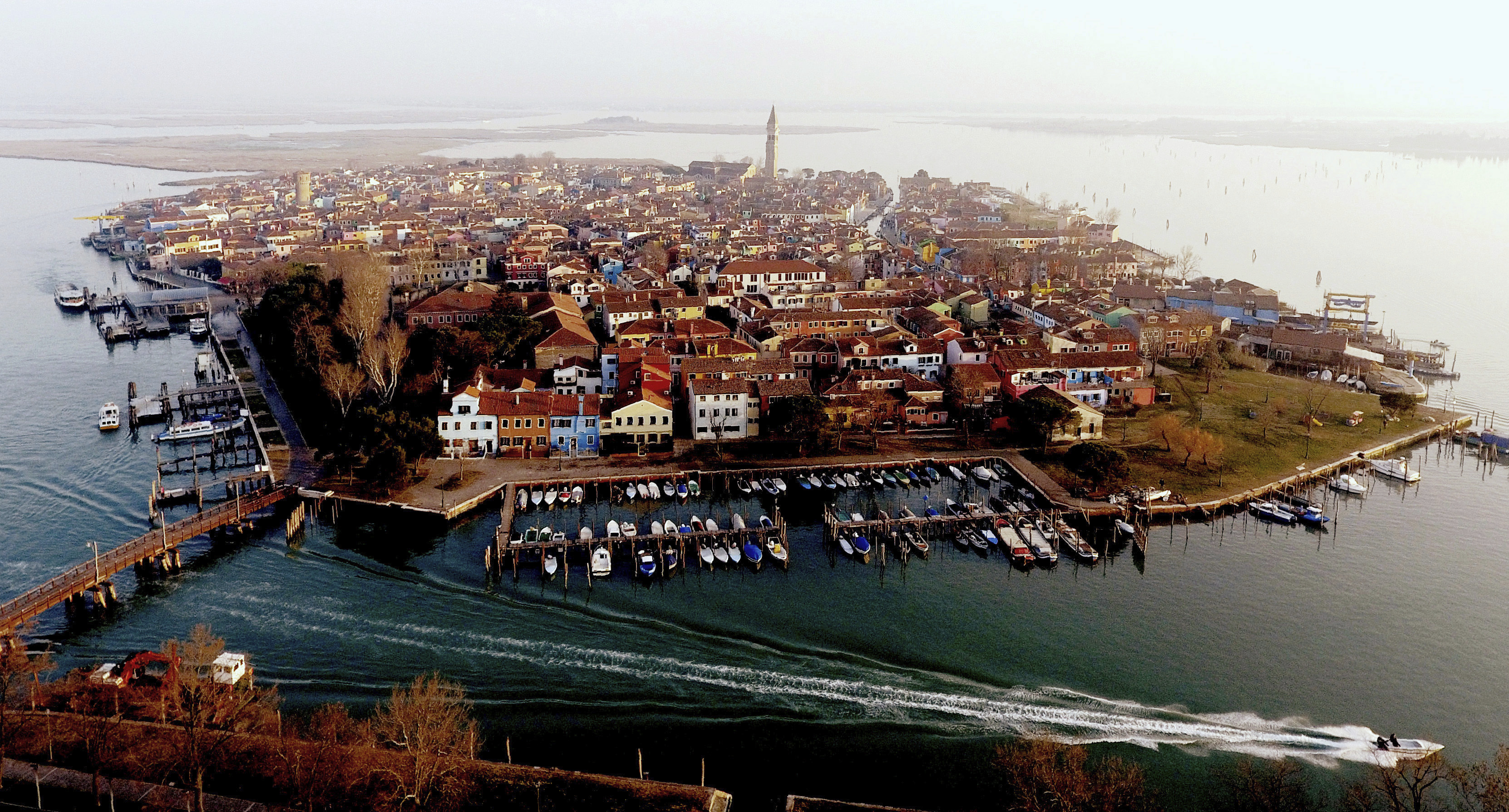 義大利威尼斯的布拉諾島，疫情影響讓當地觀光業停擺。（東方IC）