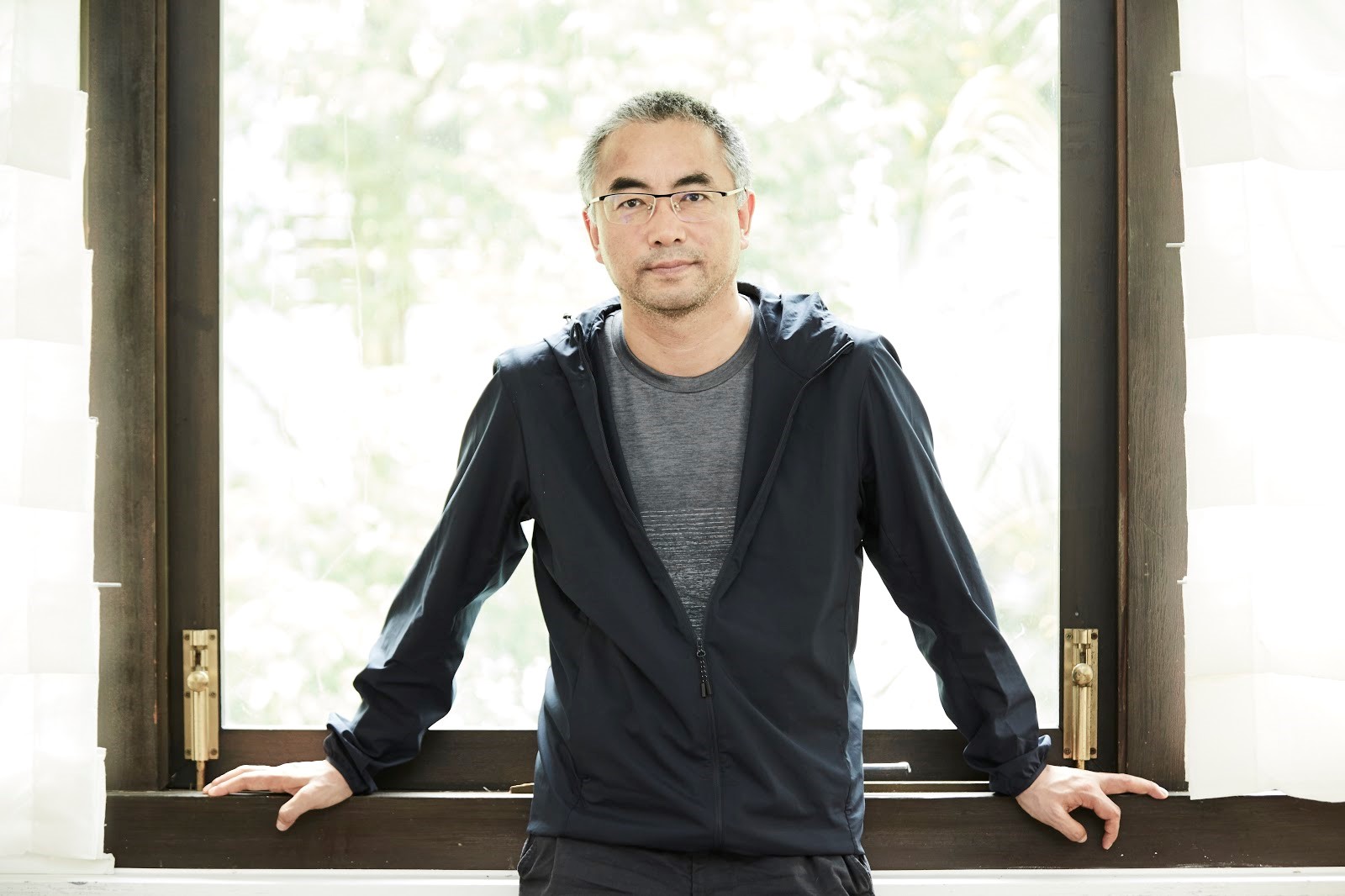 藏族導演萬瑪才旦是精通藏漢語的小說家,也是在藏地拍攝純藏語電影的第一人。